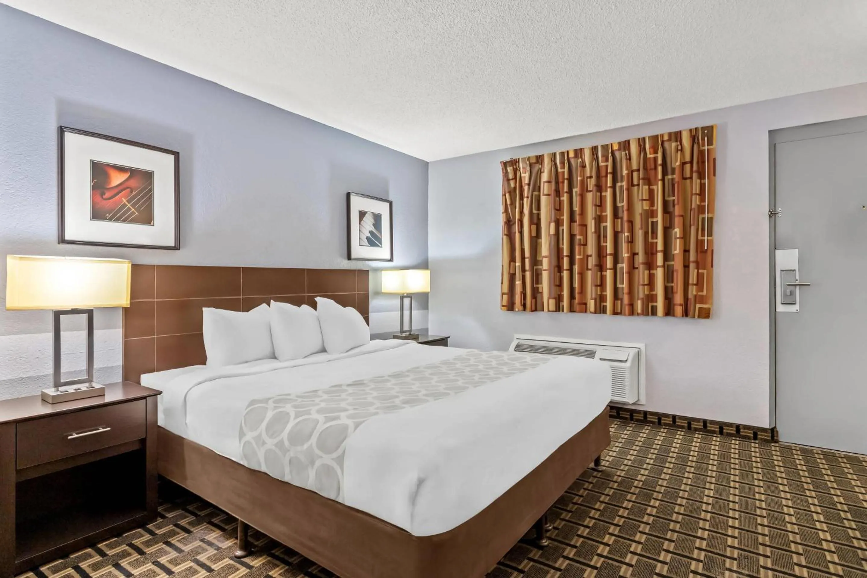 Bedroom, Bed in Rodeway Inn Albuquerque West