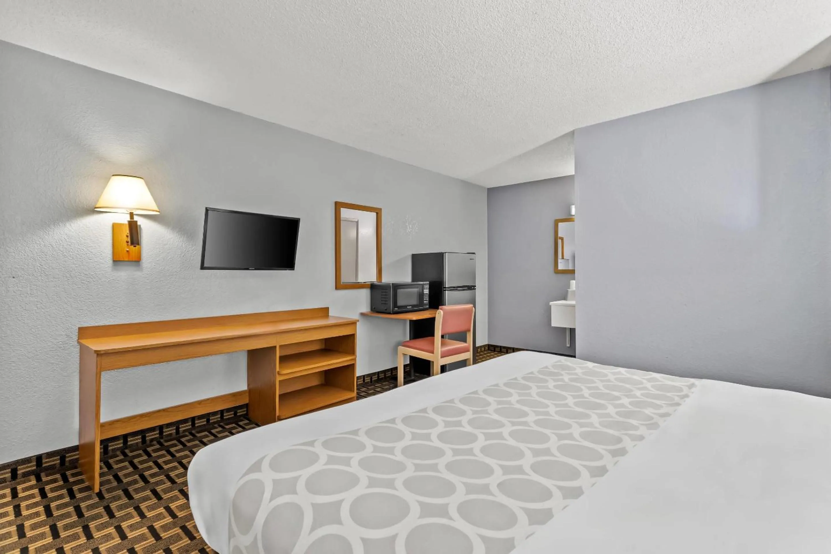 Bedroom, Bed in Rodeway Inn Albuquerque West