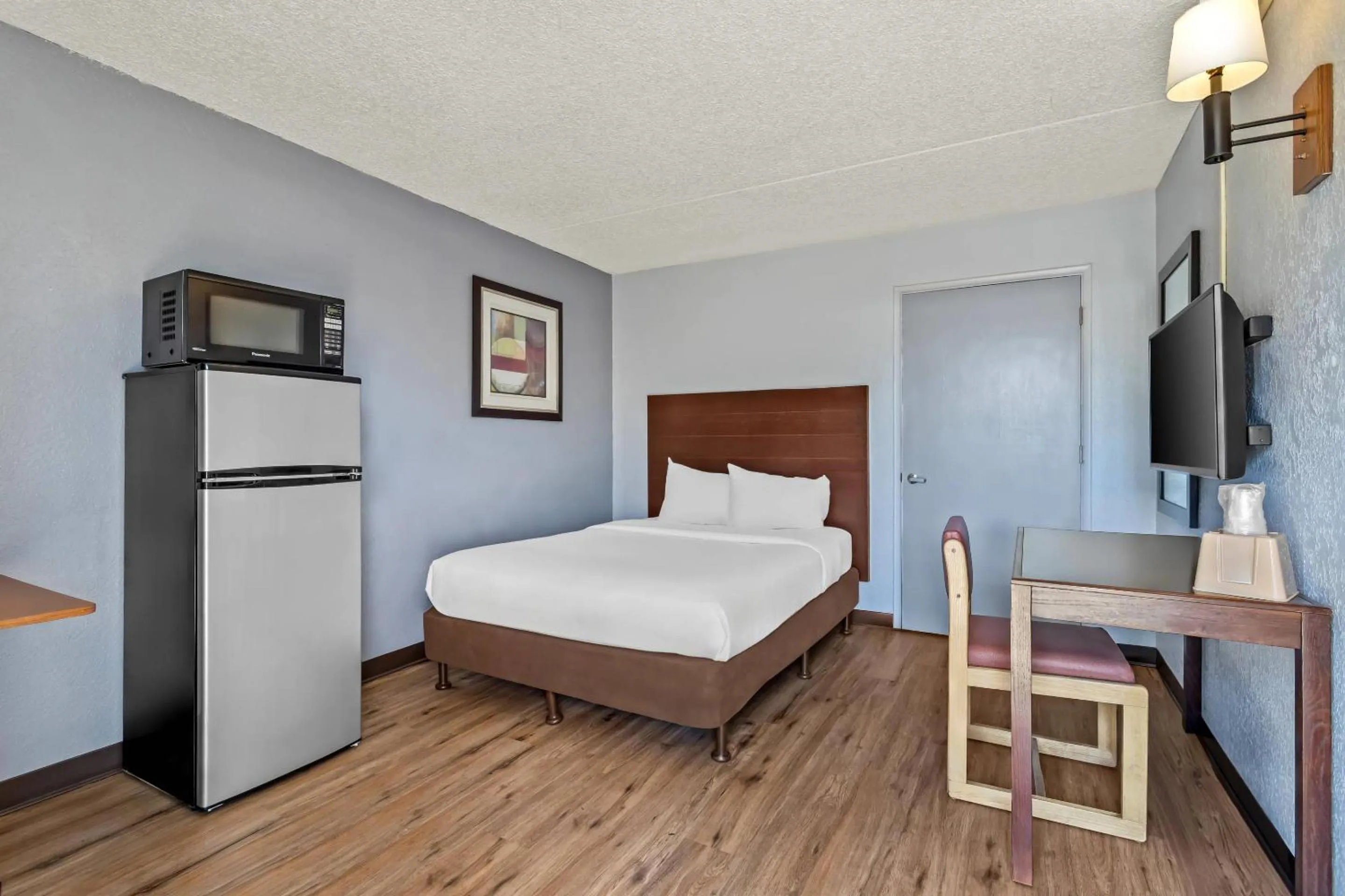 Bedroom, Bed in Rodeway Inn Albuquerque West