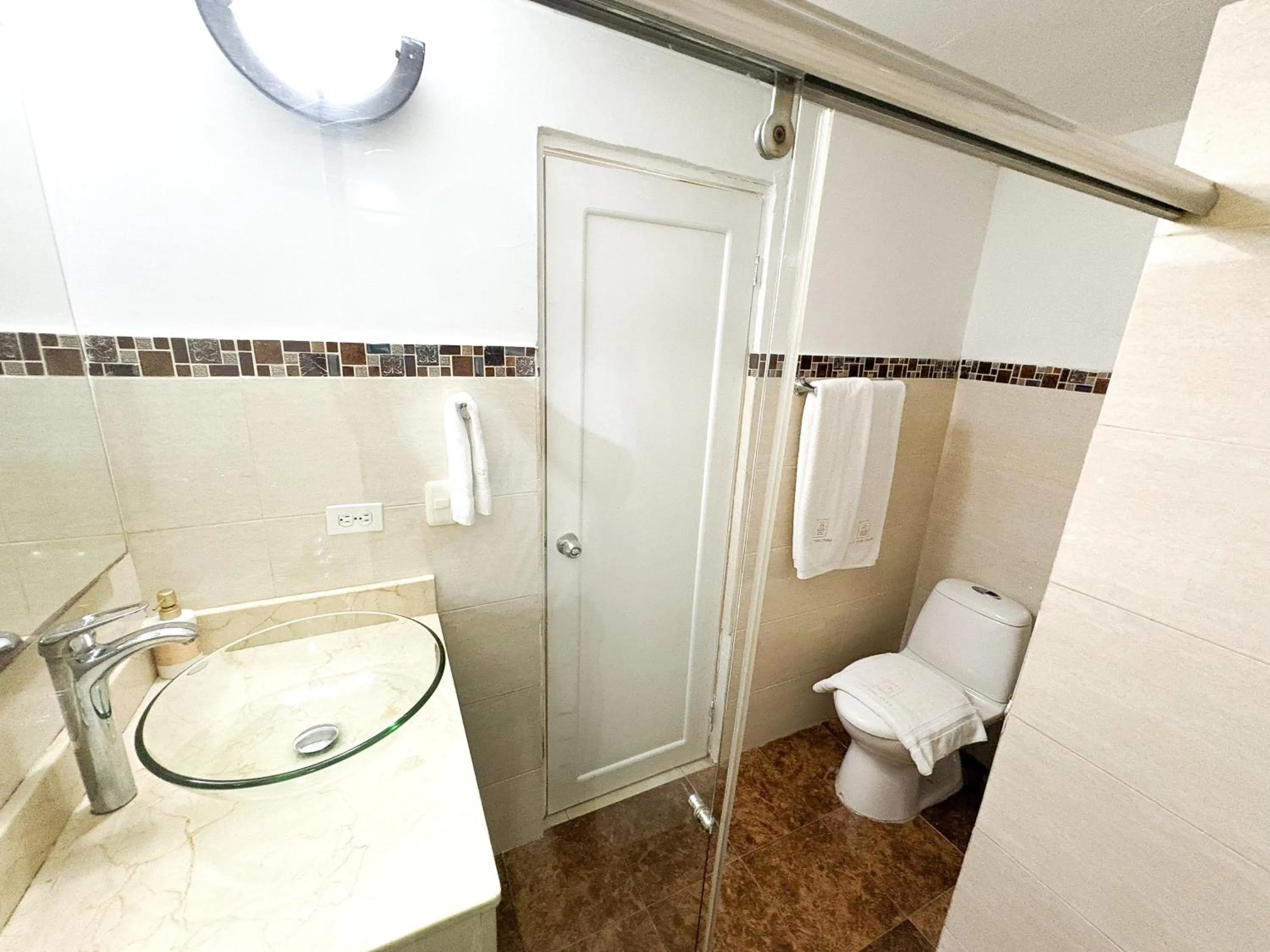 Shower in Hotel AT THE PARK