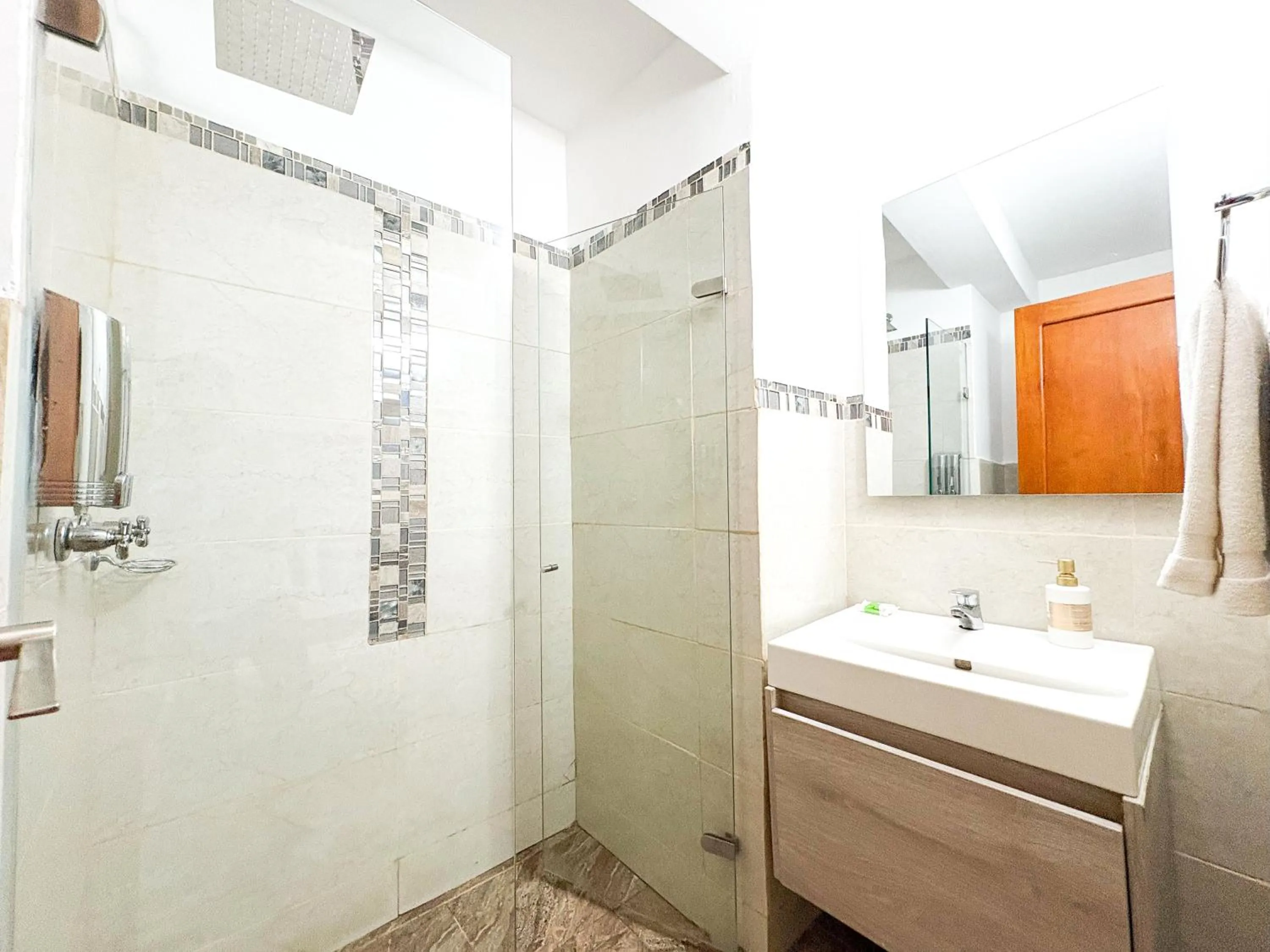 Shower in Hotel AT THE PARK