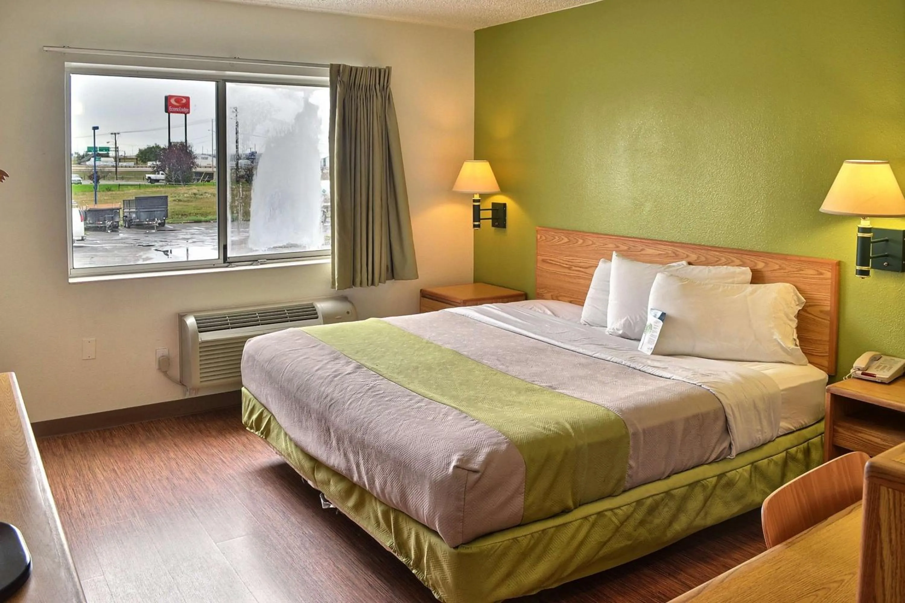 Photo of the whole room, Bed in Motel 6-Billings, MT - North