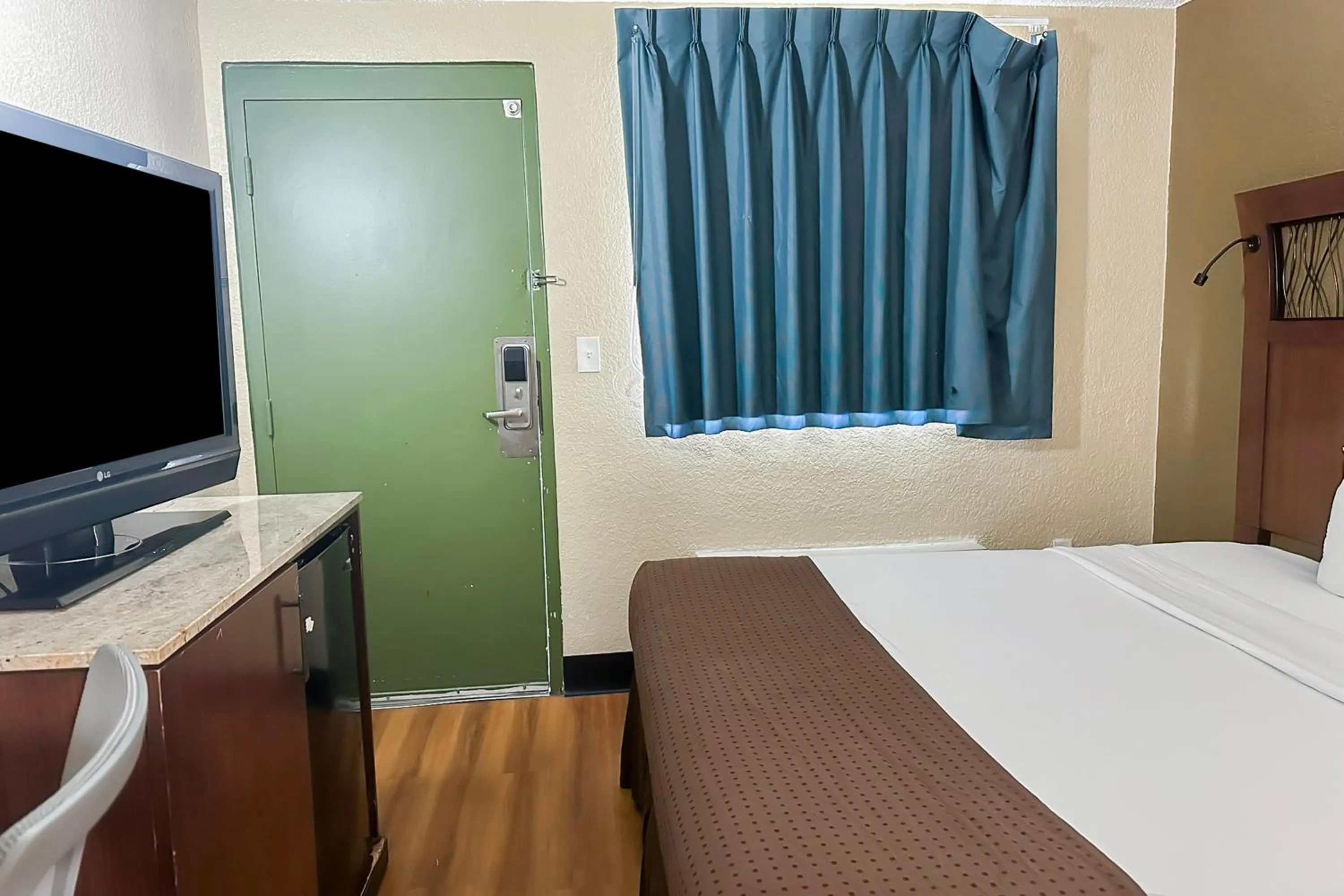 Bedroom, Bed in OYO Hotel Mobile, AL I-65 at Airport Blvd