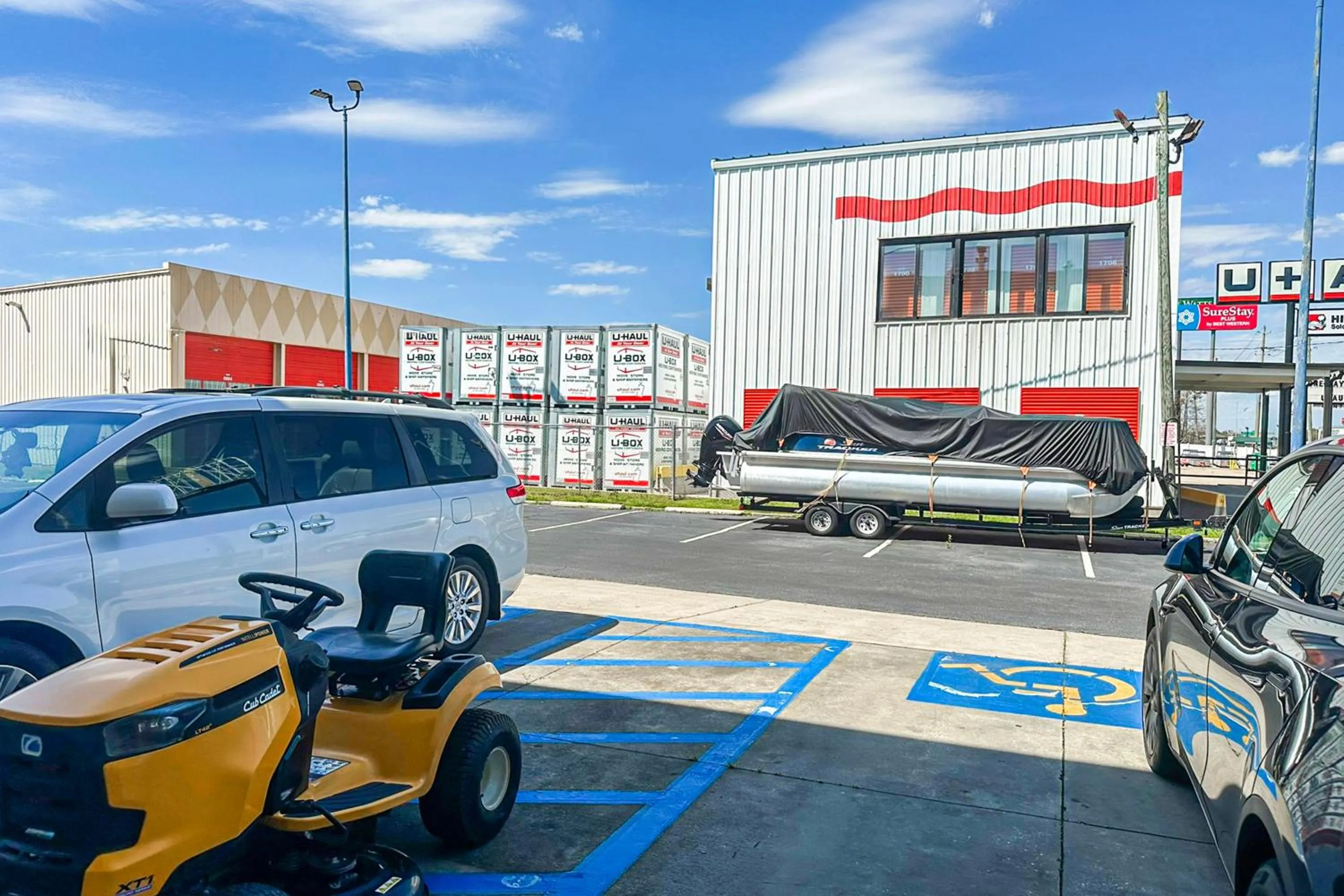 Parking in OYO Hotel Mobile, AL I-65 at Airport Blvd