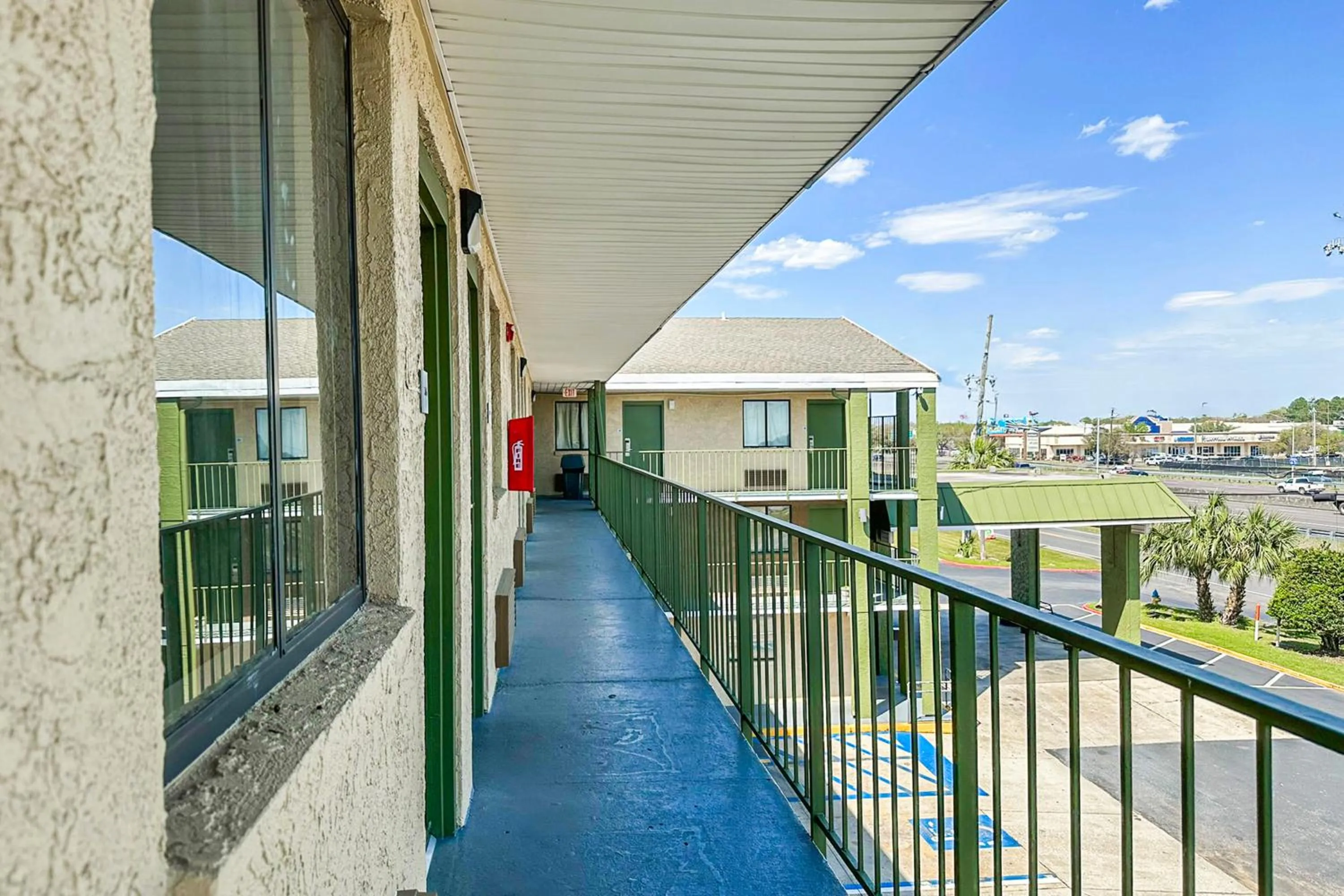Balcony/Terrace in OYO Hotel Mobile, AL I-65 at Airport Blvd