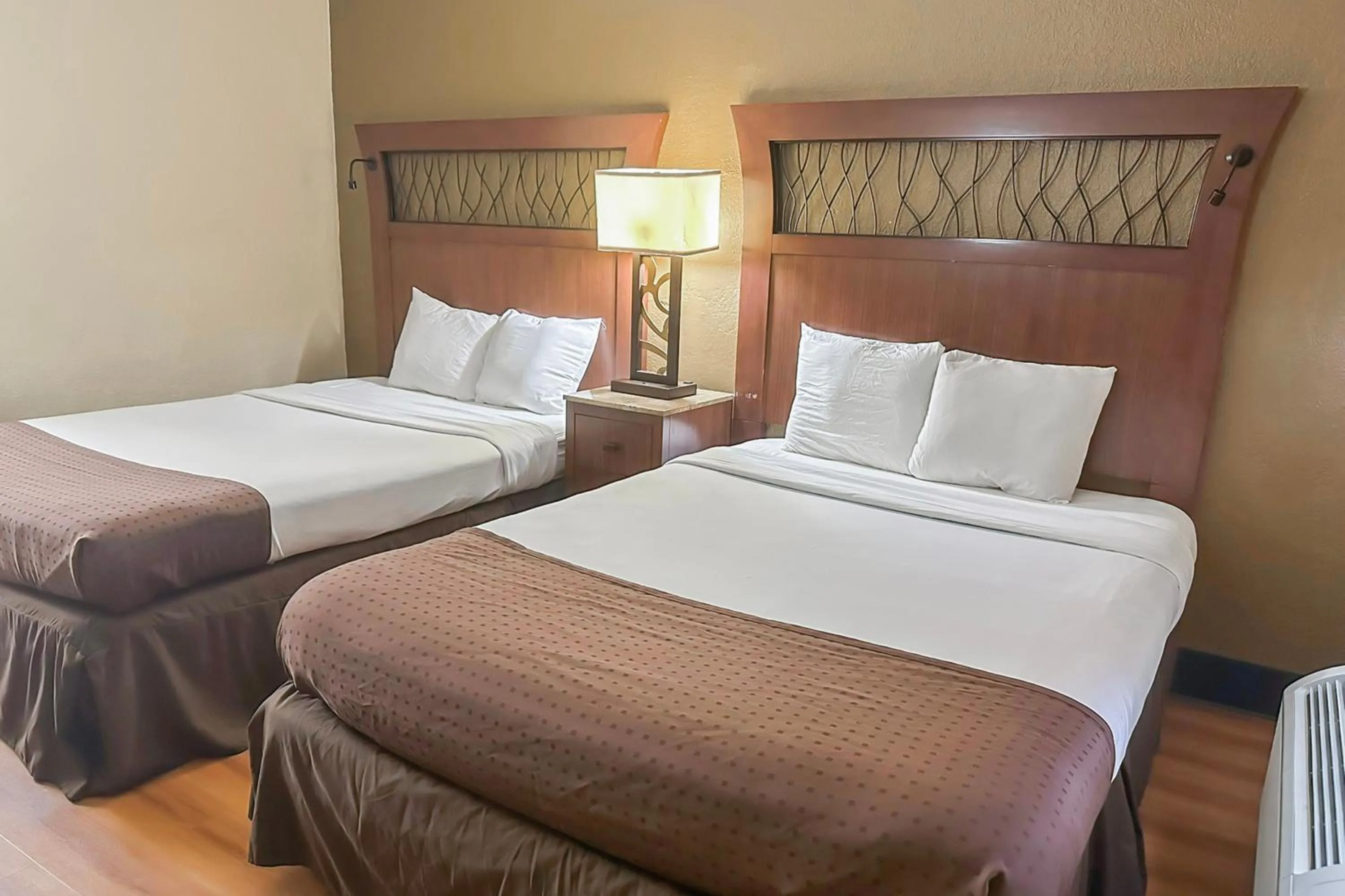 Bedroom, Bed in OYO Hotel Mobile, AL I-65 at Airport Blvd