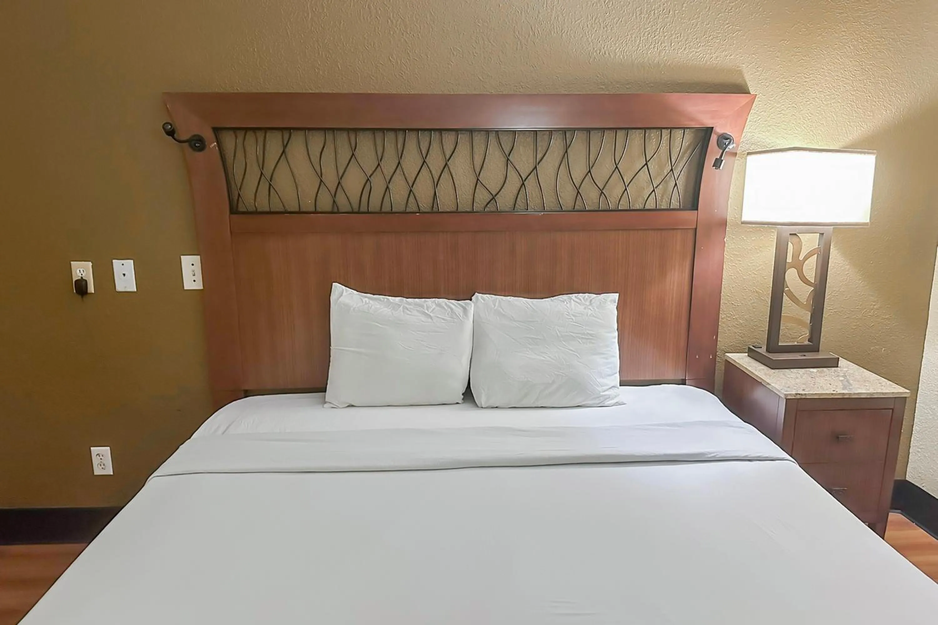 Bedroom, Bed in OYO Hotel Mobile, AL I-65 at Airport Blvd