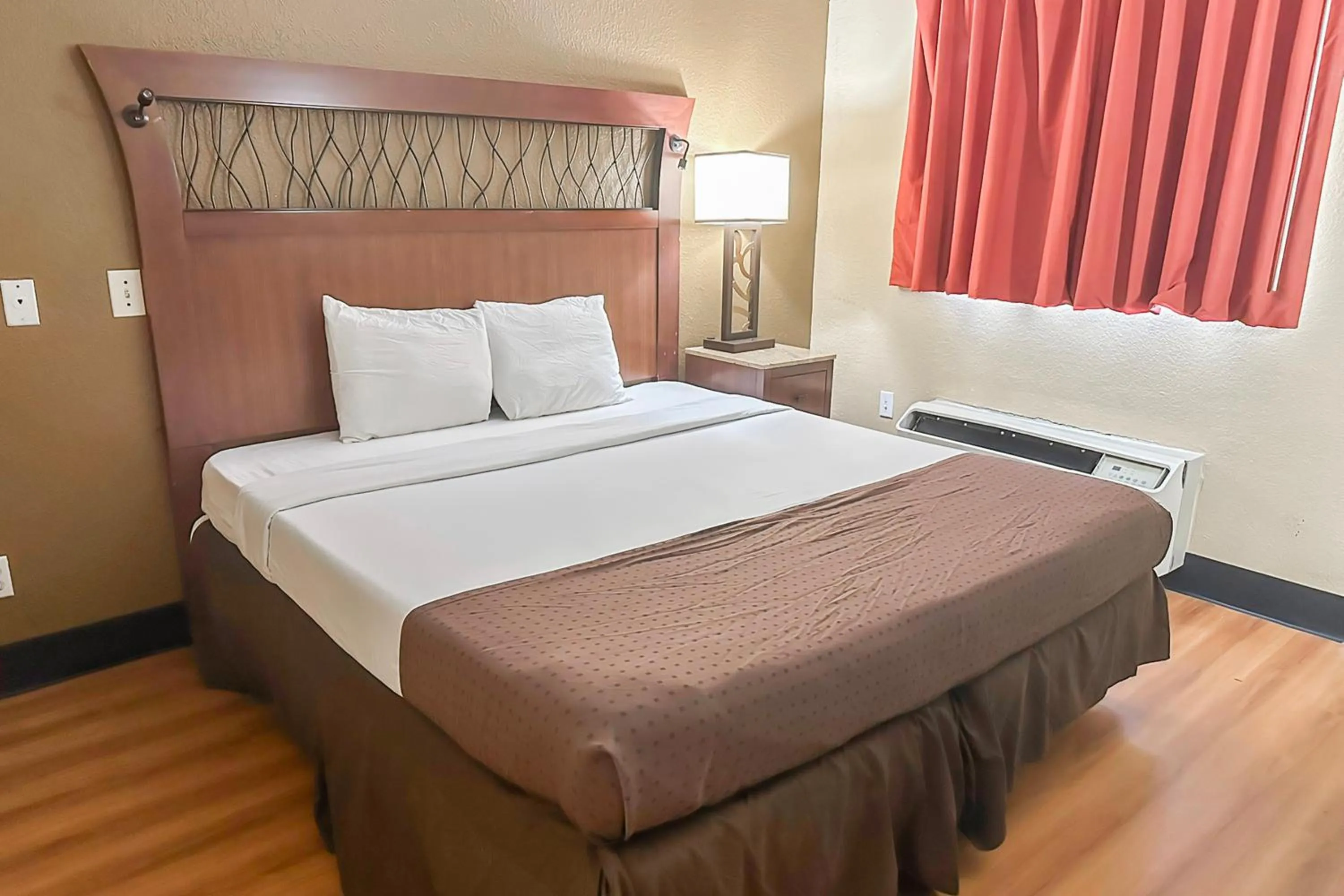 Bedroom, Bed in OYO Hotel Mobile, AL I-65 at Airport Blvd