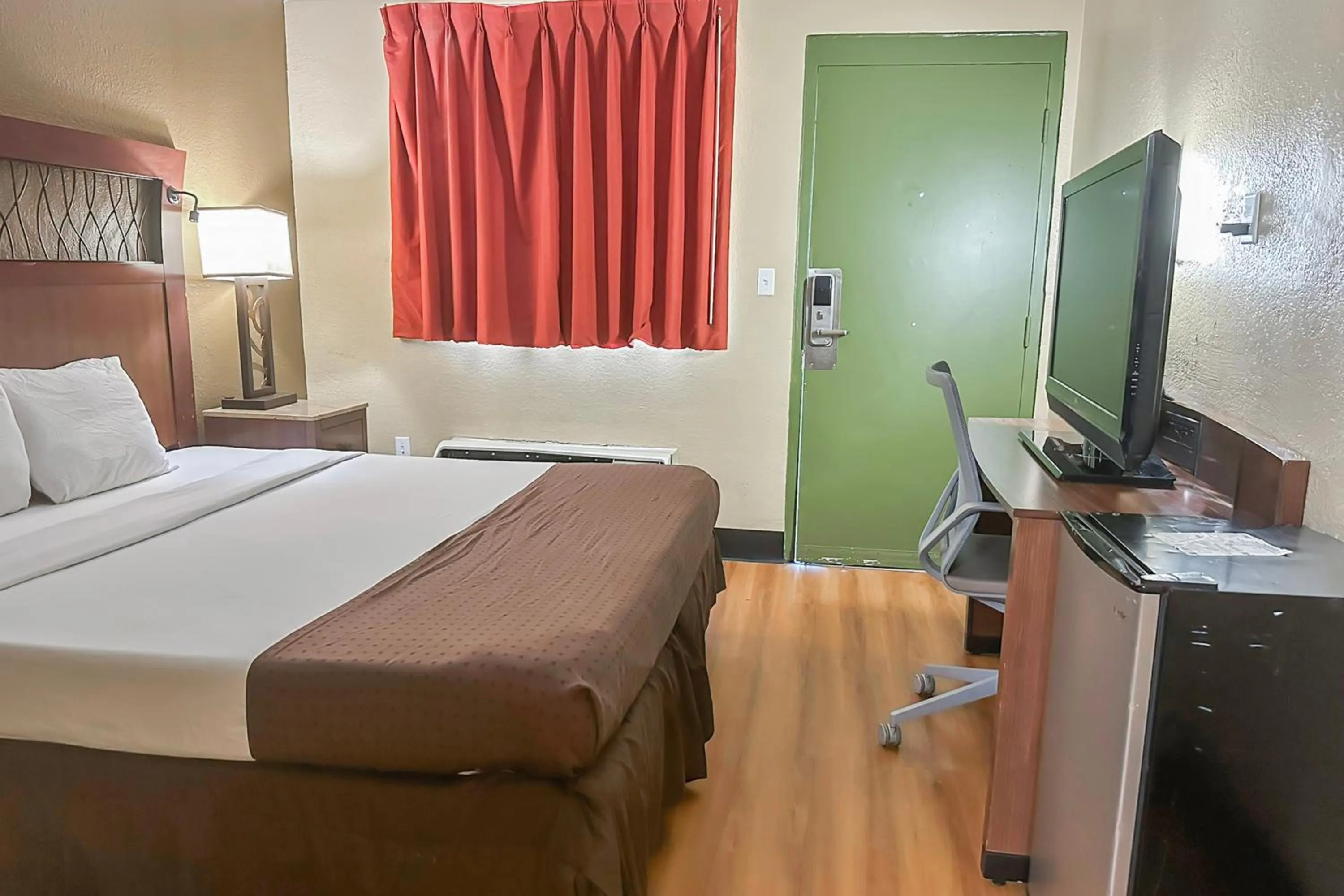 Bedroom, Bed in OYO Hotel Mobile, AL I-65 at Airport Blvd