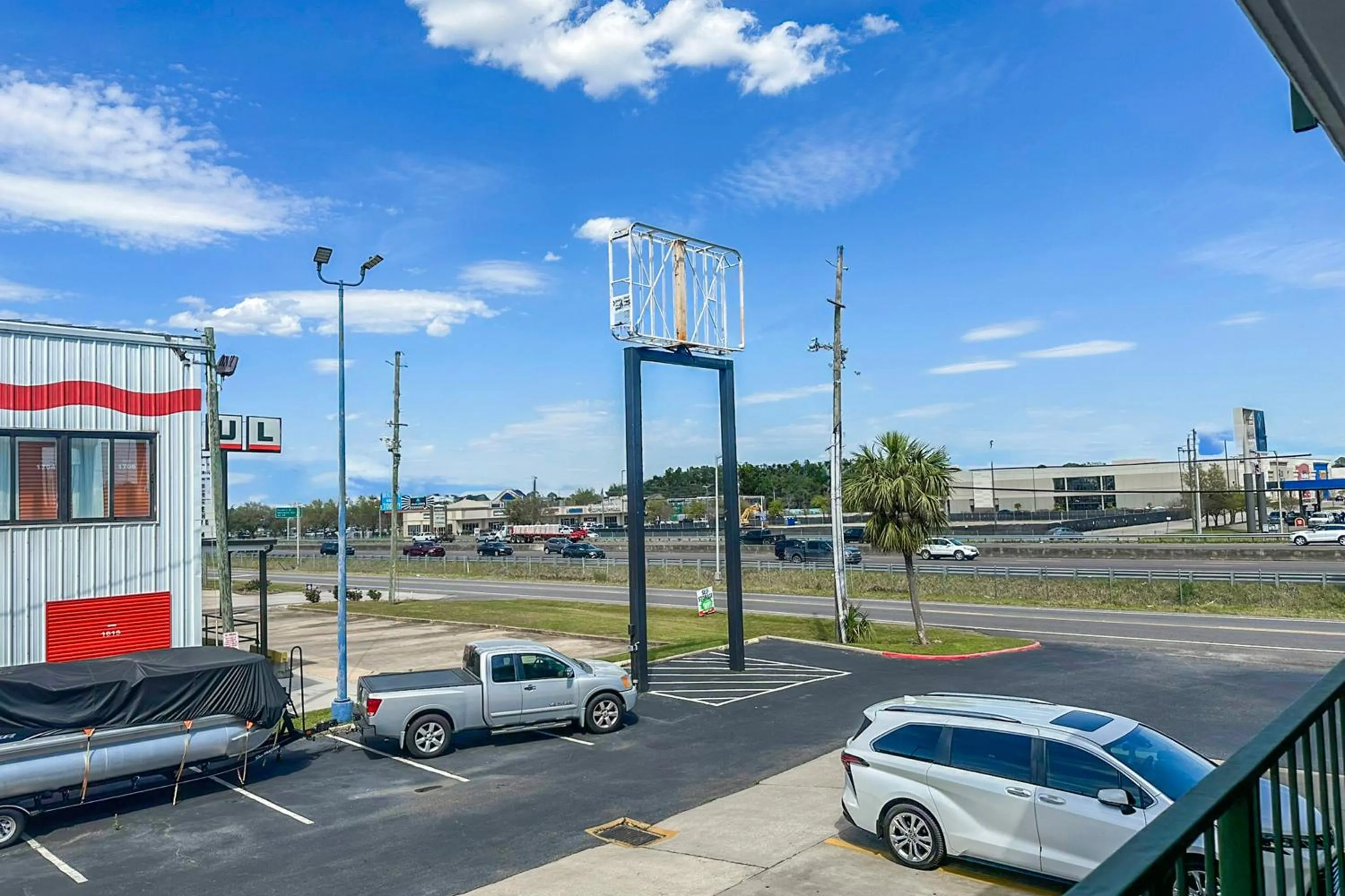 Parking in OYO Hotel Mobile, AL I-65 at Airport Blvd