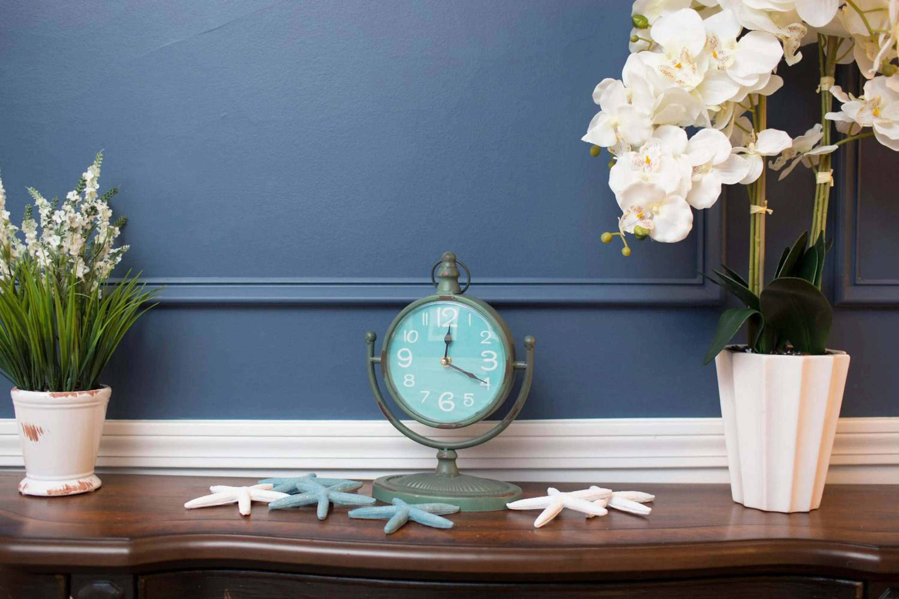 Decorative detail in The Whaler's Inn