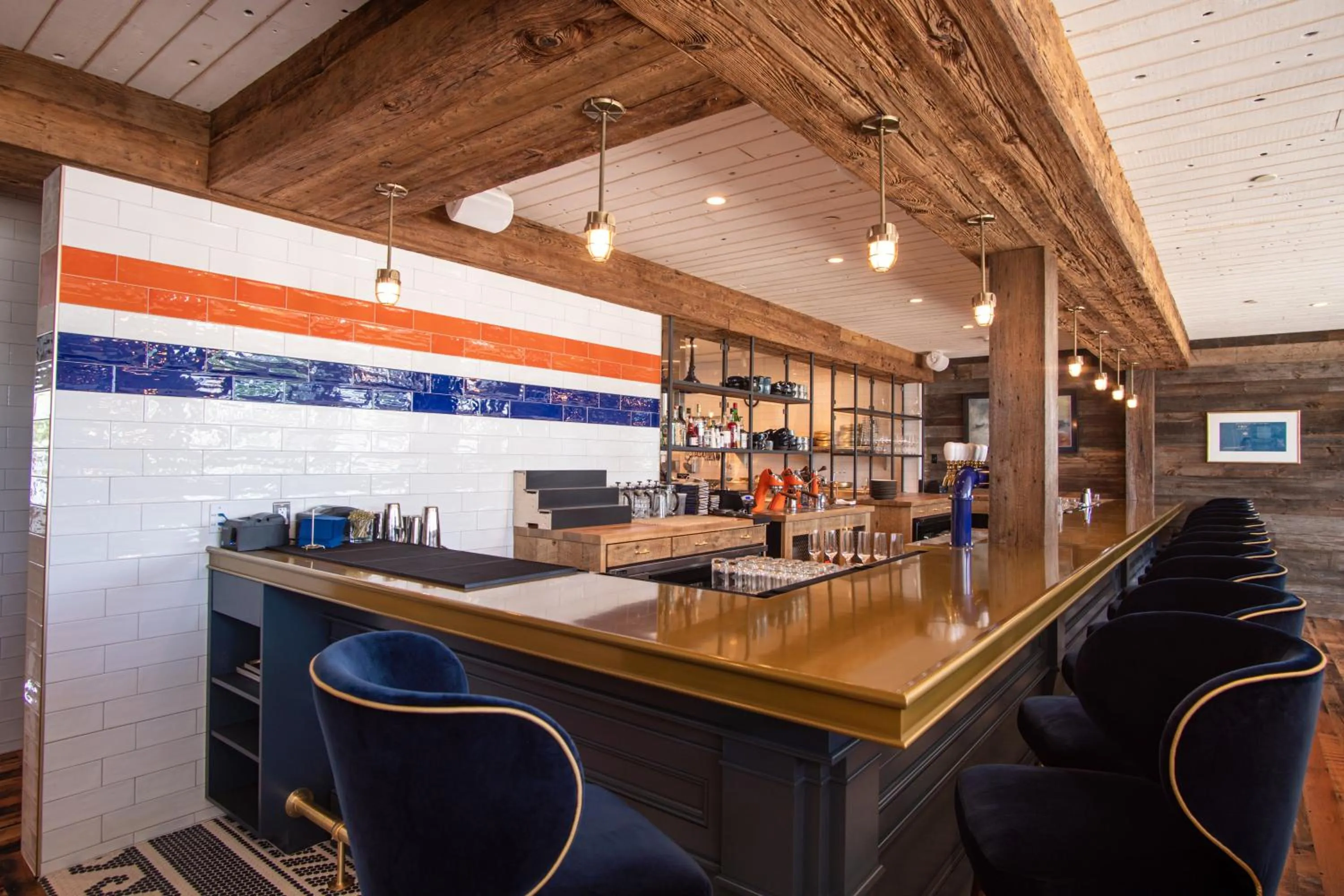 Lounge or bar in The Whaler's Inn