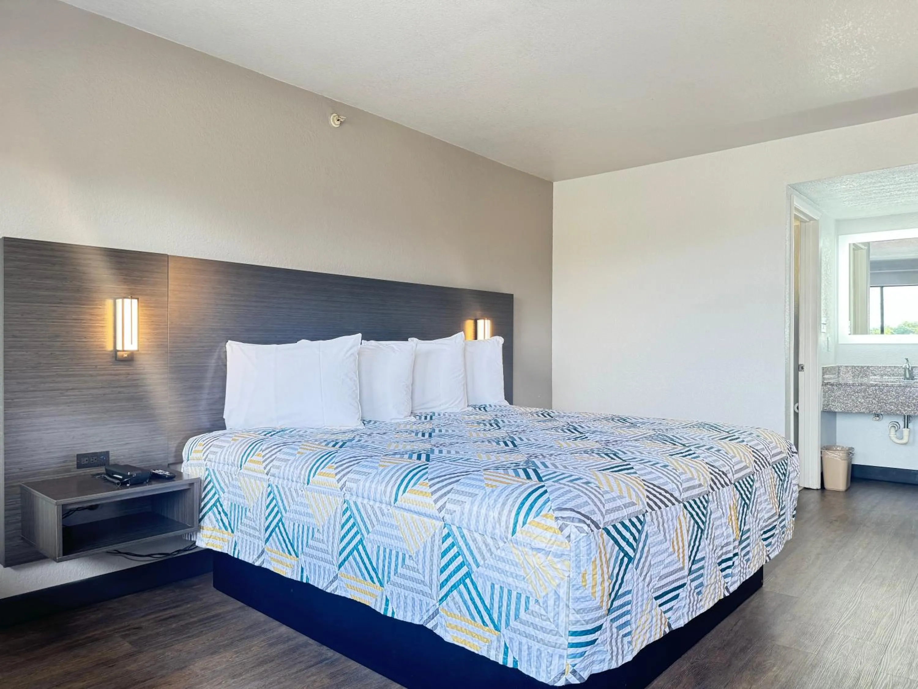 Bedroom, Bed in Masters Inn Tucker