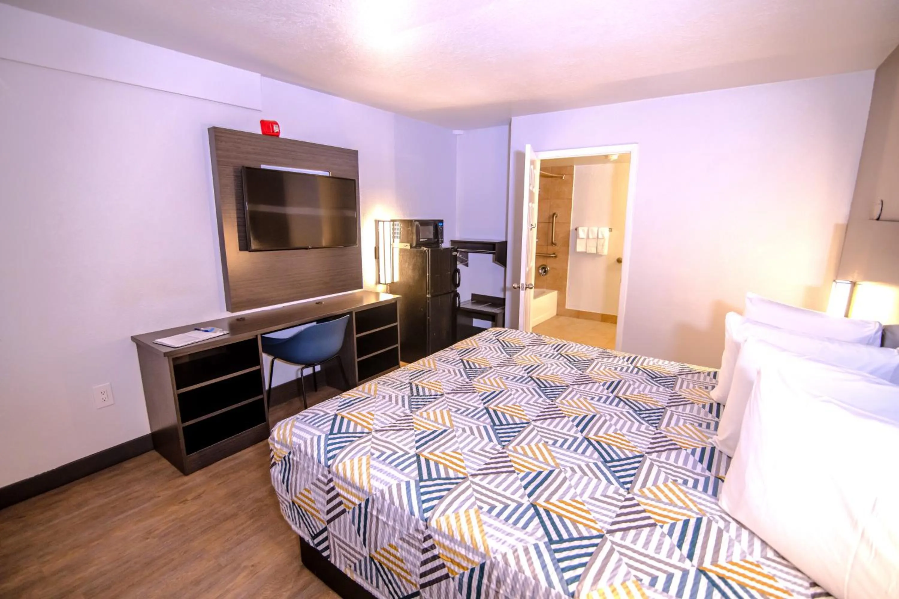 Bedroom, Bed in Masters Inn Tucker