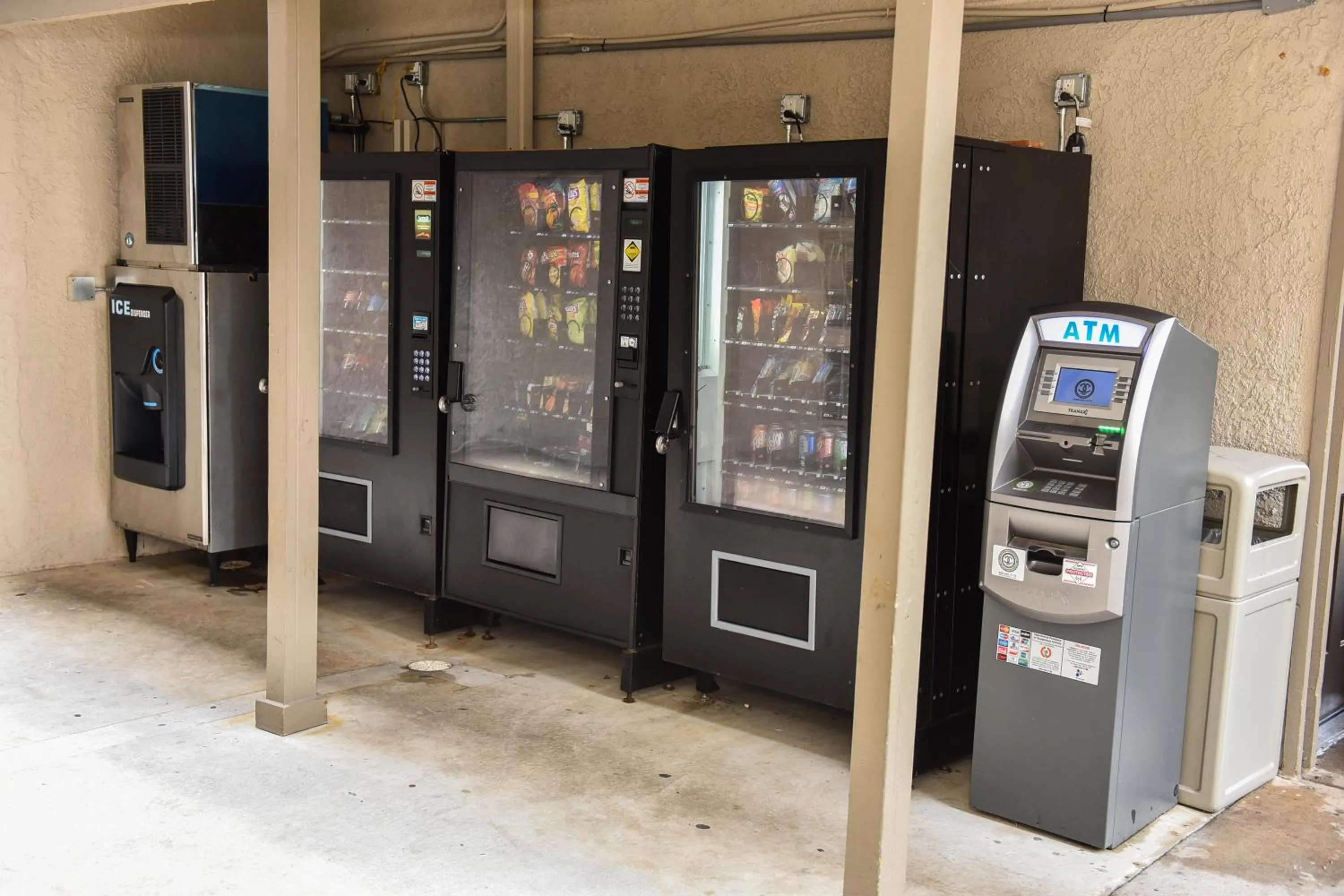 Drinks in Masters Inn Tucker