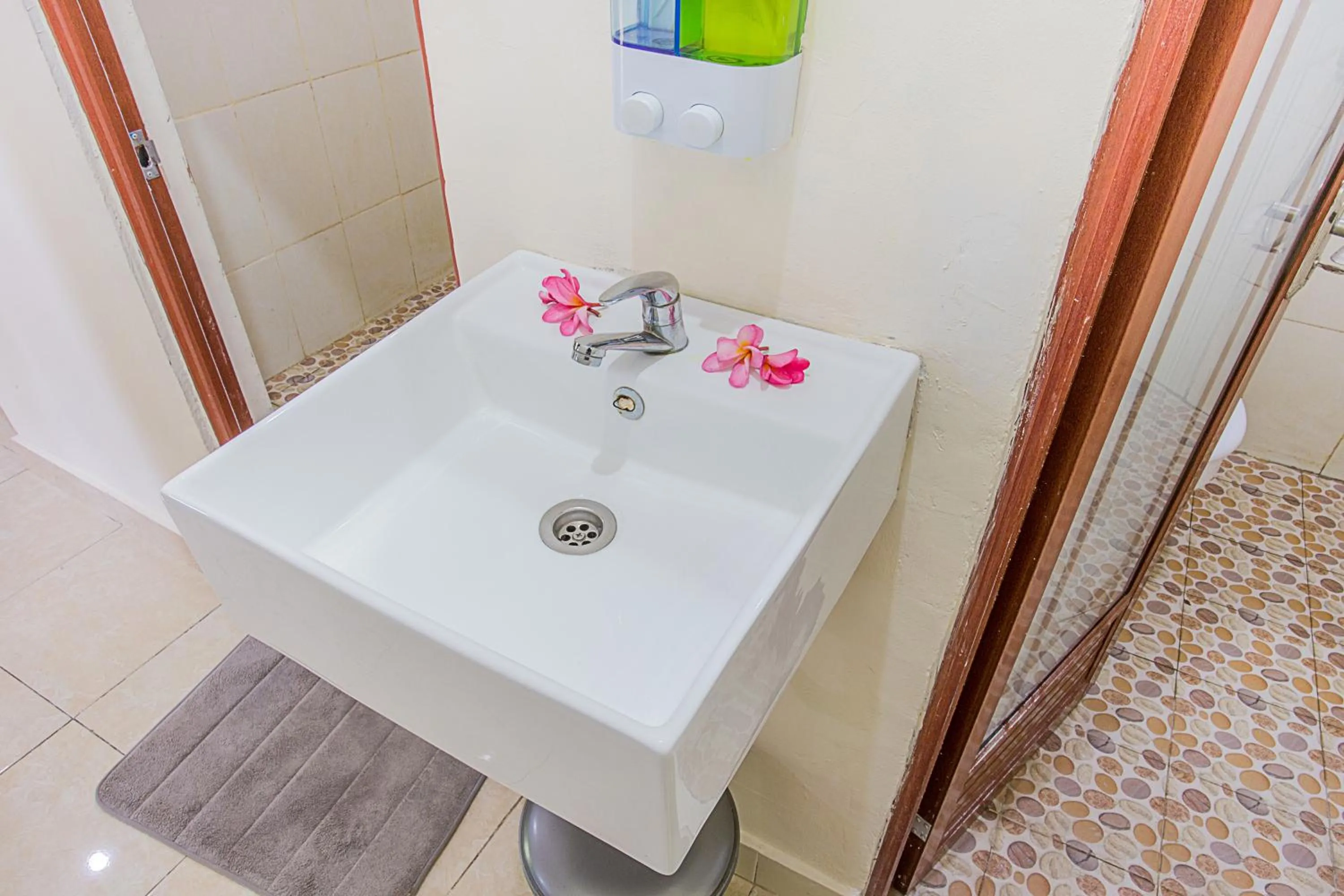 Shower in Horizon Nusa Penida