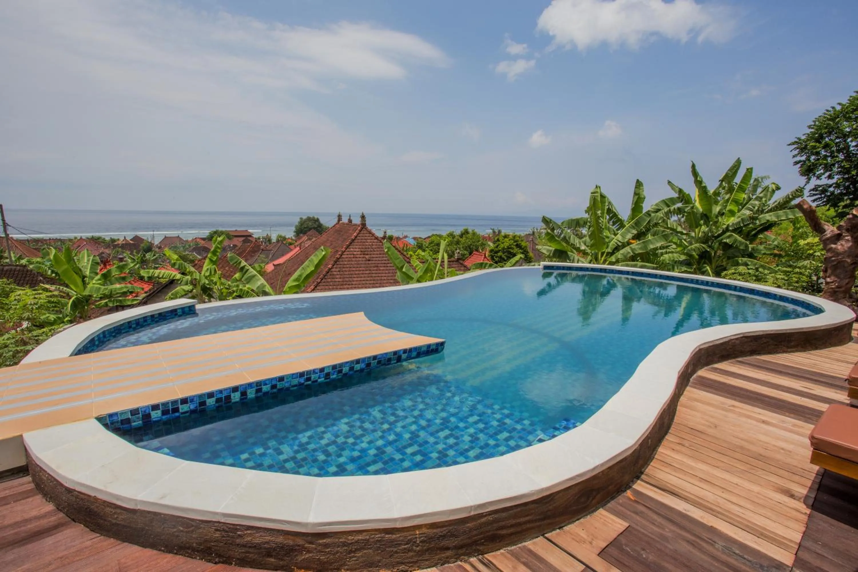 People in Horizon Nusa Penida