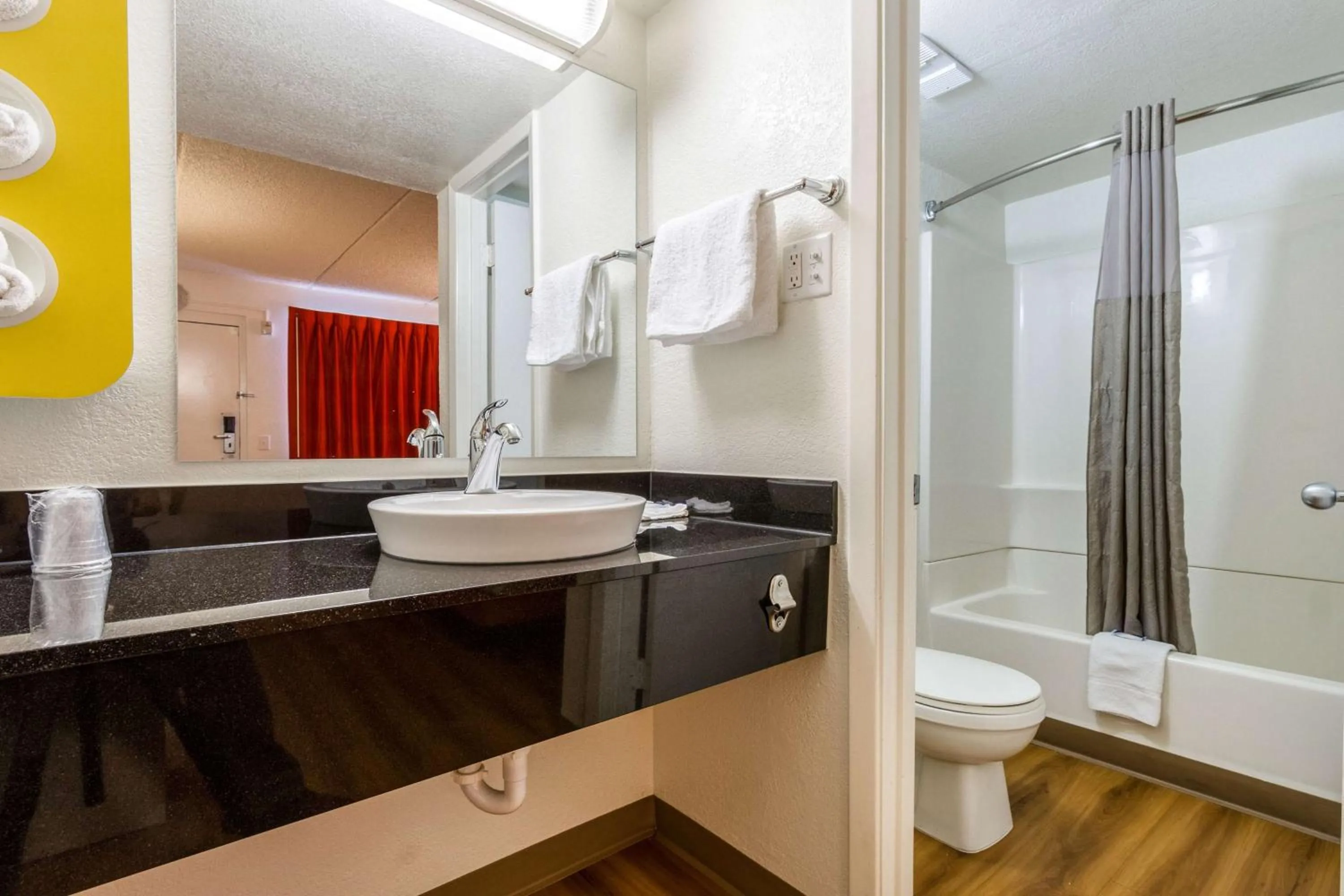 Bathroom in Motel 6 Tempe, AZ Phoenix Airport Priest Dr