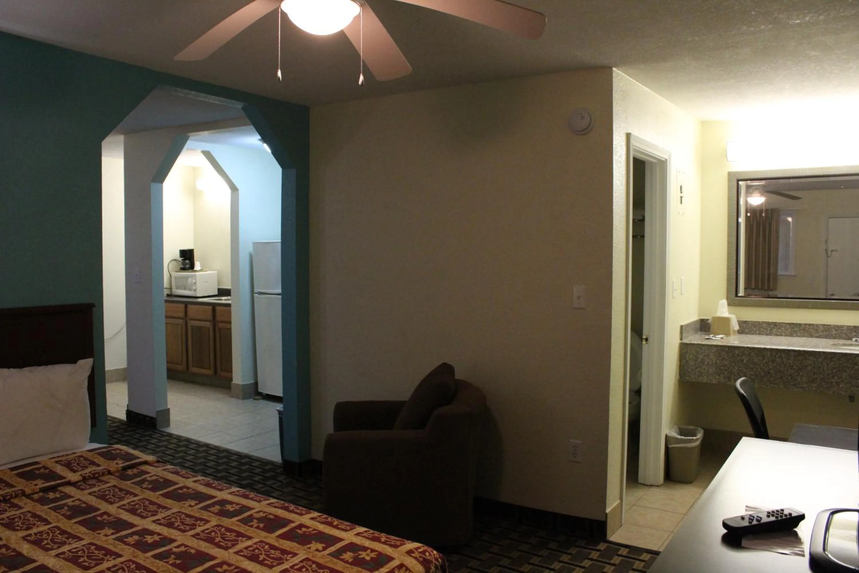 Bed in American Inn Port O'Connor