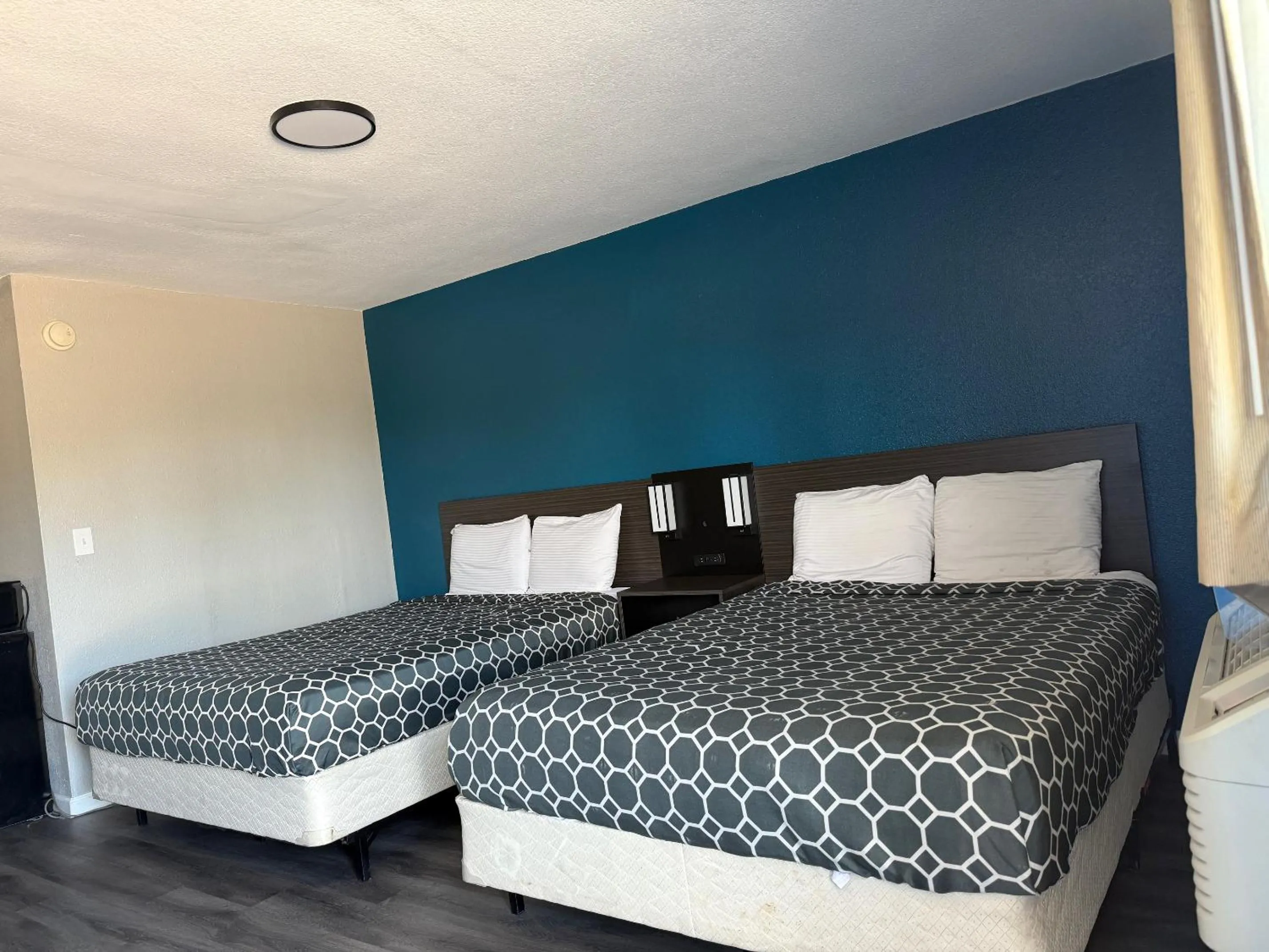 Bed in American Inn Port O'Connor