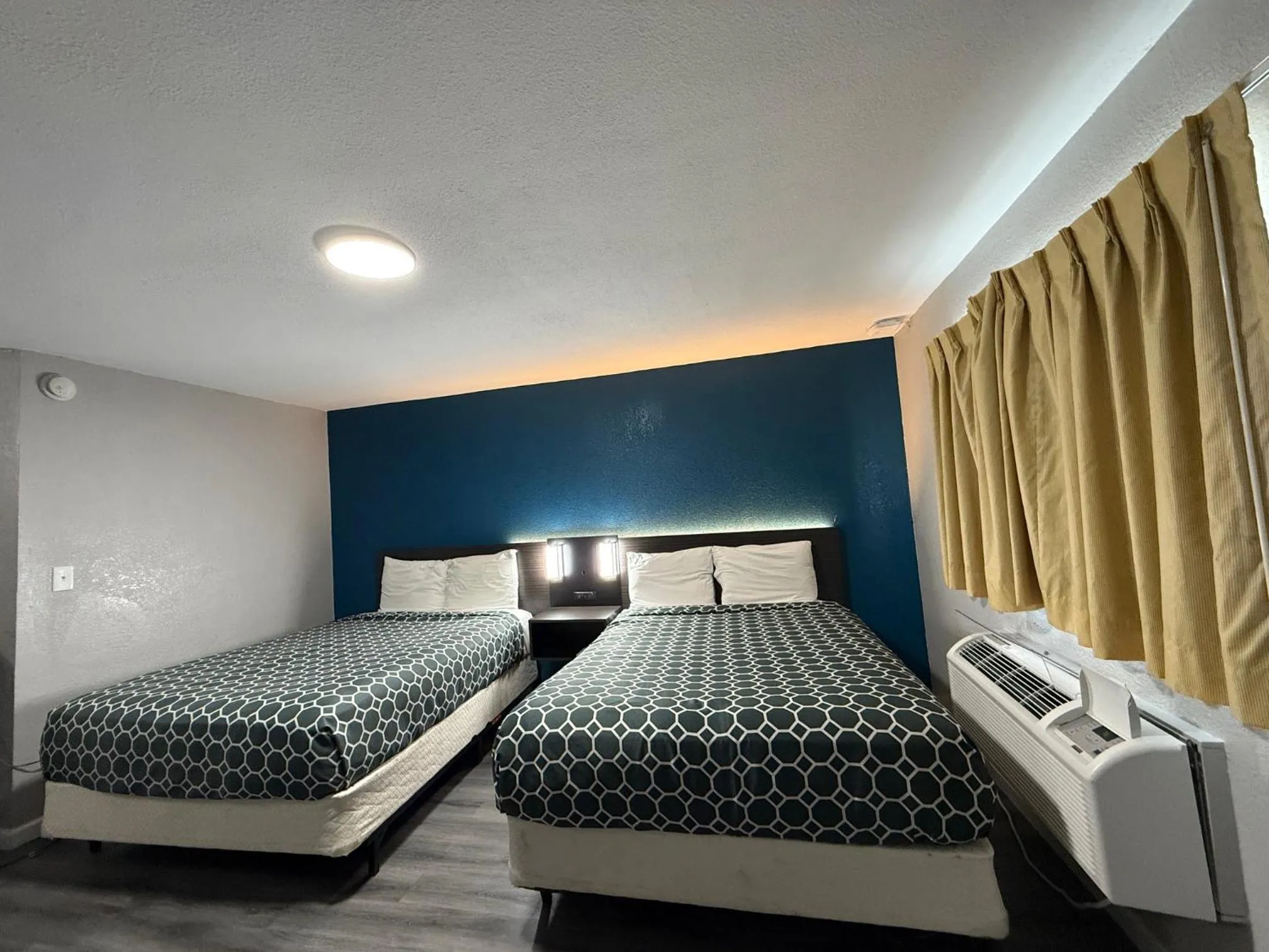 Bed in American Inn Port O'Connor