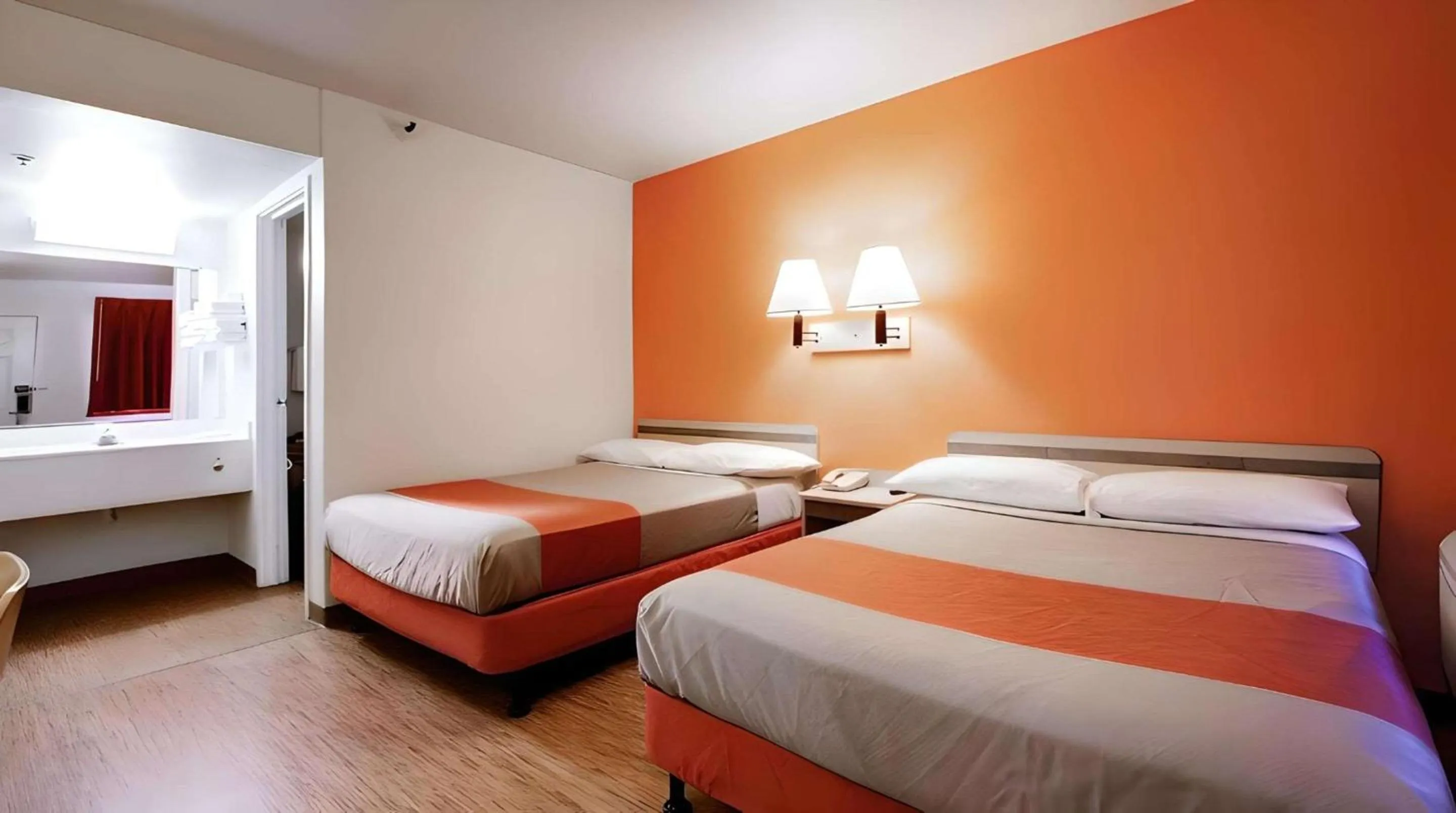 Bedroom, Bed in Motel 6-Woods Cross, UT - Salt Lake City - North