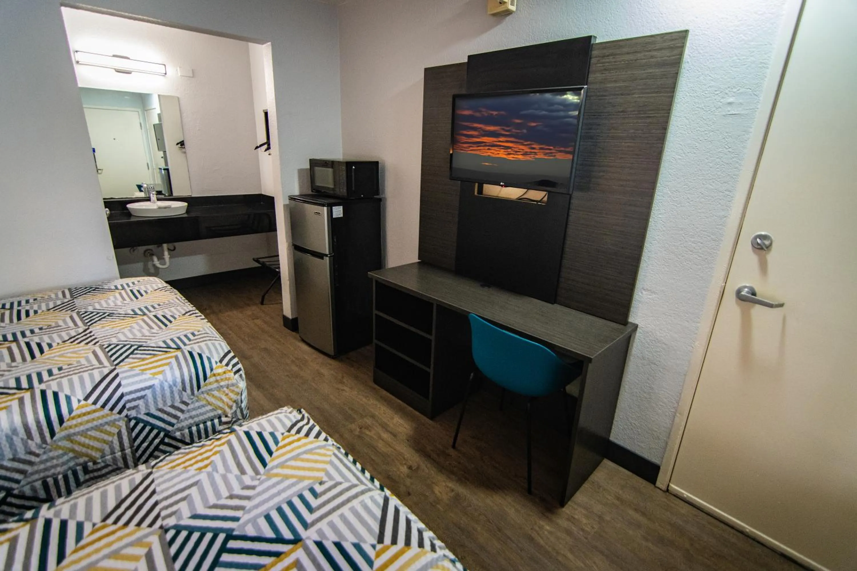 Bedroom, Bed in Motel 6-Ft. Pierce, FL