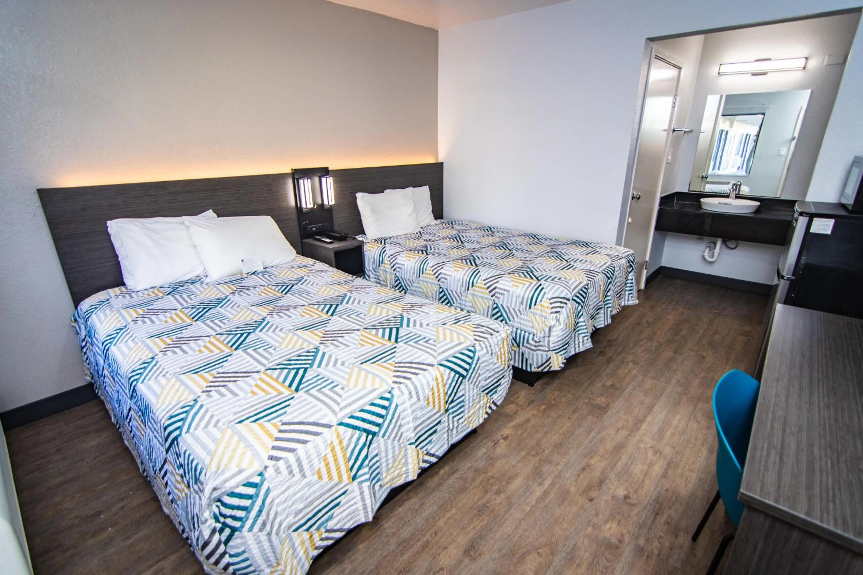 Bedroom, Bed in Motel 6-Ft. Pierce, FL