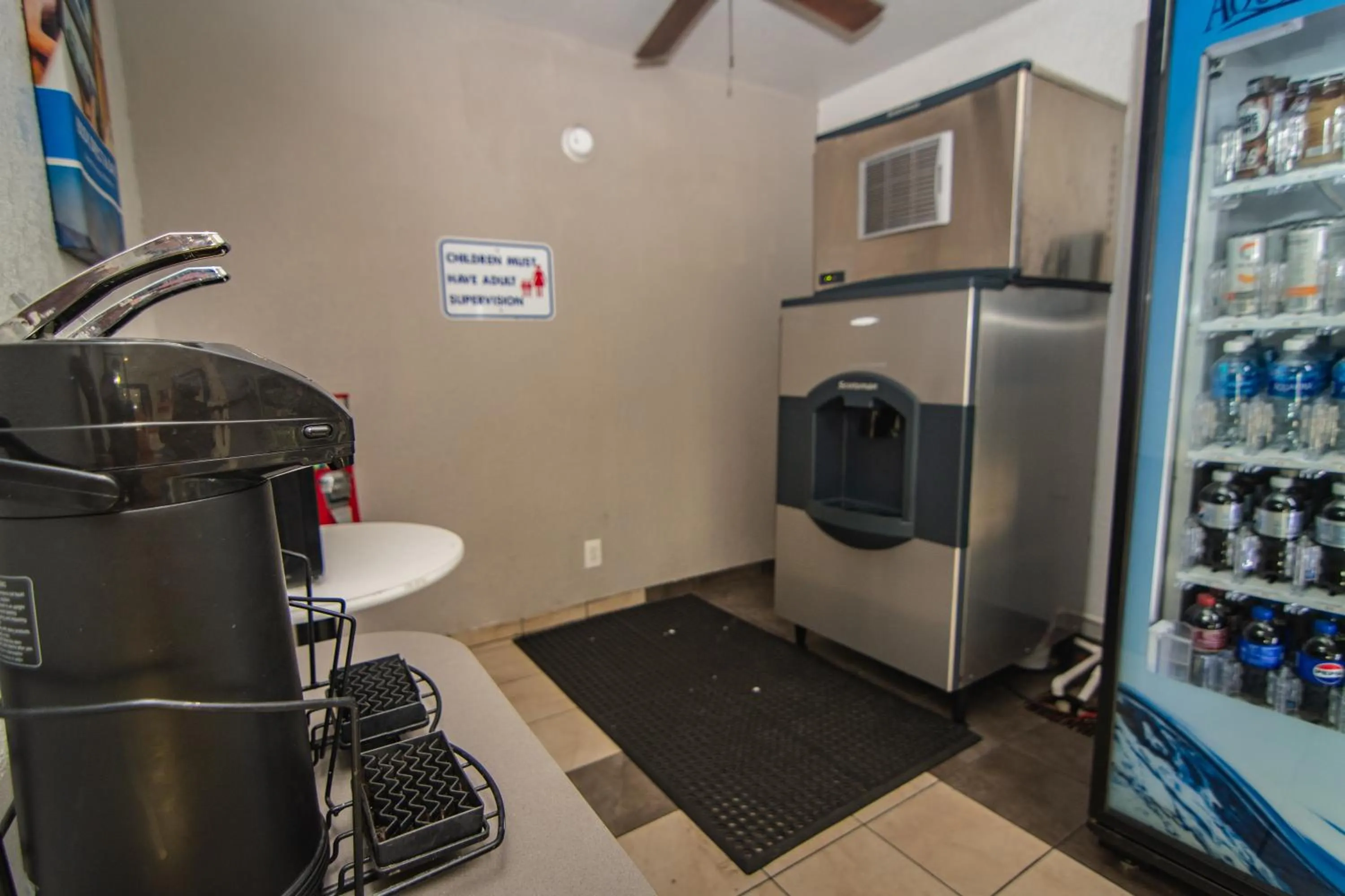 vending machine in Motel 6-Ft. Pierce, FL