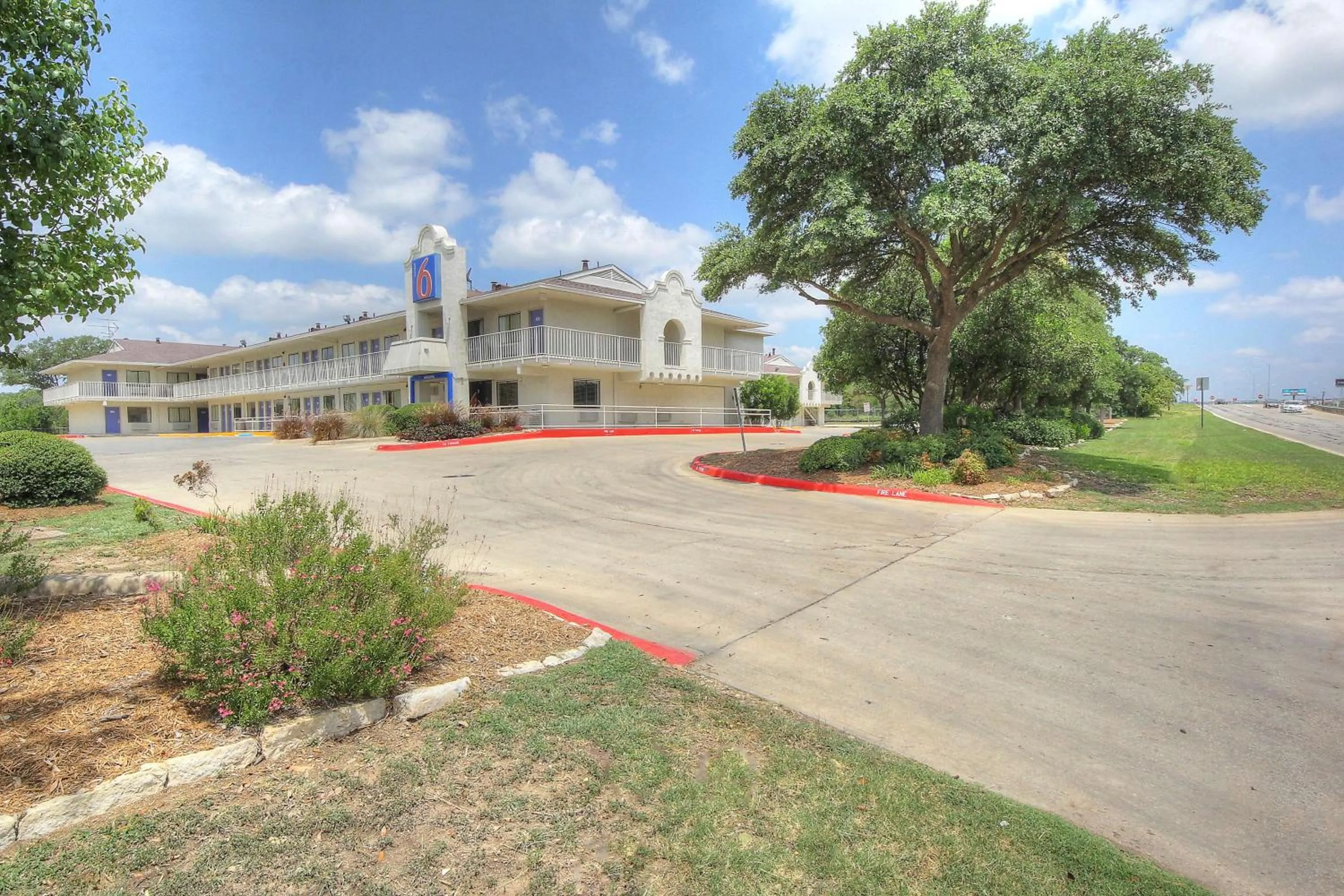 Property building in Motel 6 San Antonio, Tx Six Flags Fiesta TX - La Cantera Area