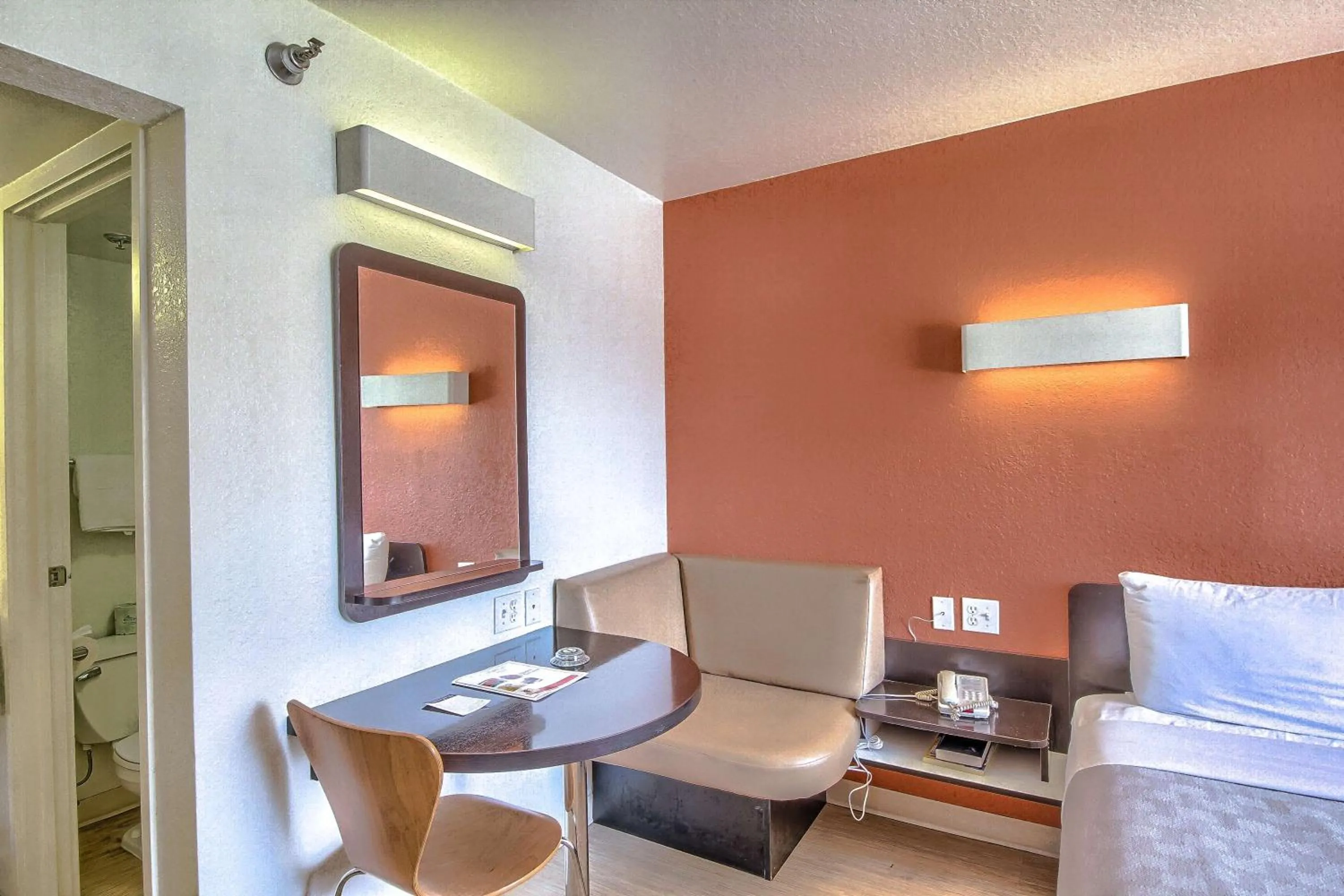 Photo of the whole room, Bed in Motel 6 San Antonio, Tx Six Flags Fiesta TX - La Cantera Area