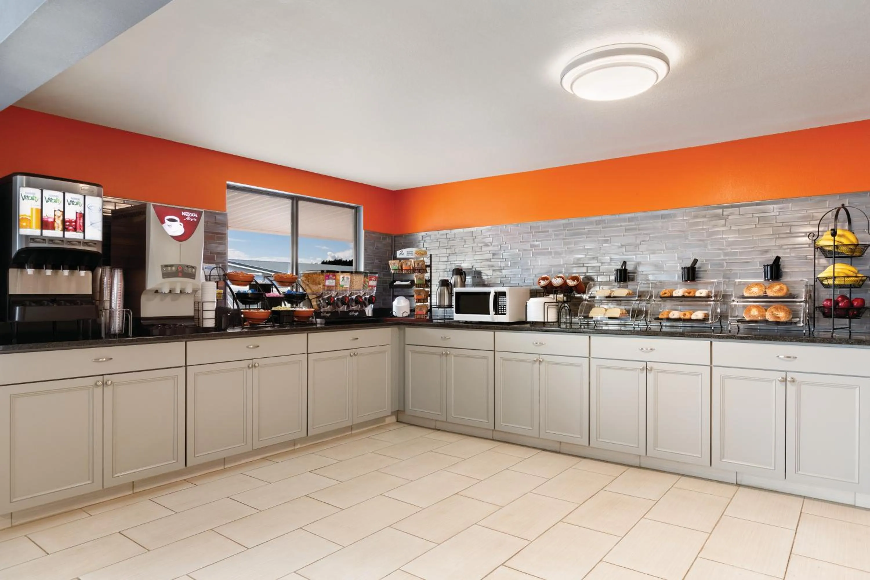 Continental breakfast in Howard Johnson by Wyndham Harrisonburg