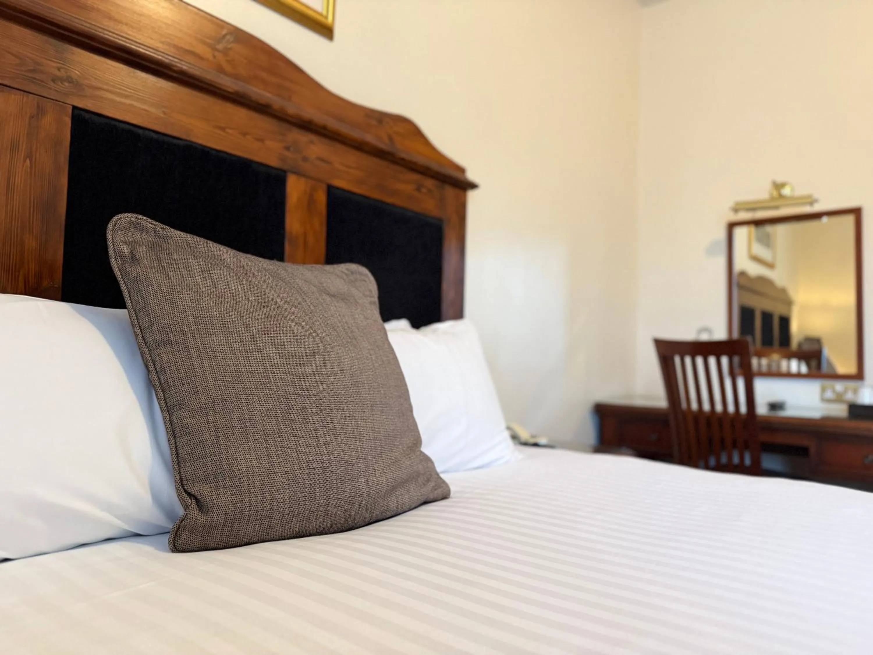 Bed in Aberdeen Douglas Hotel