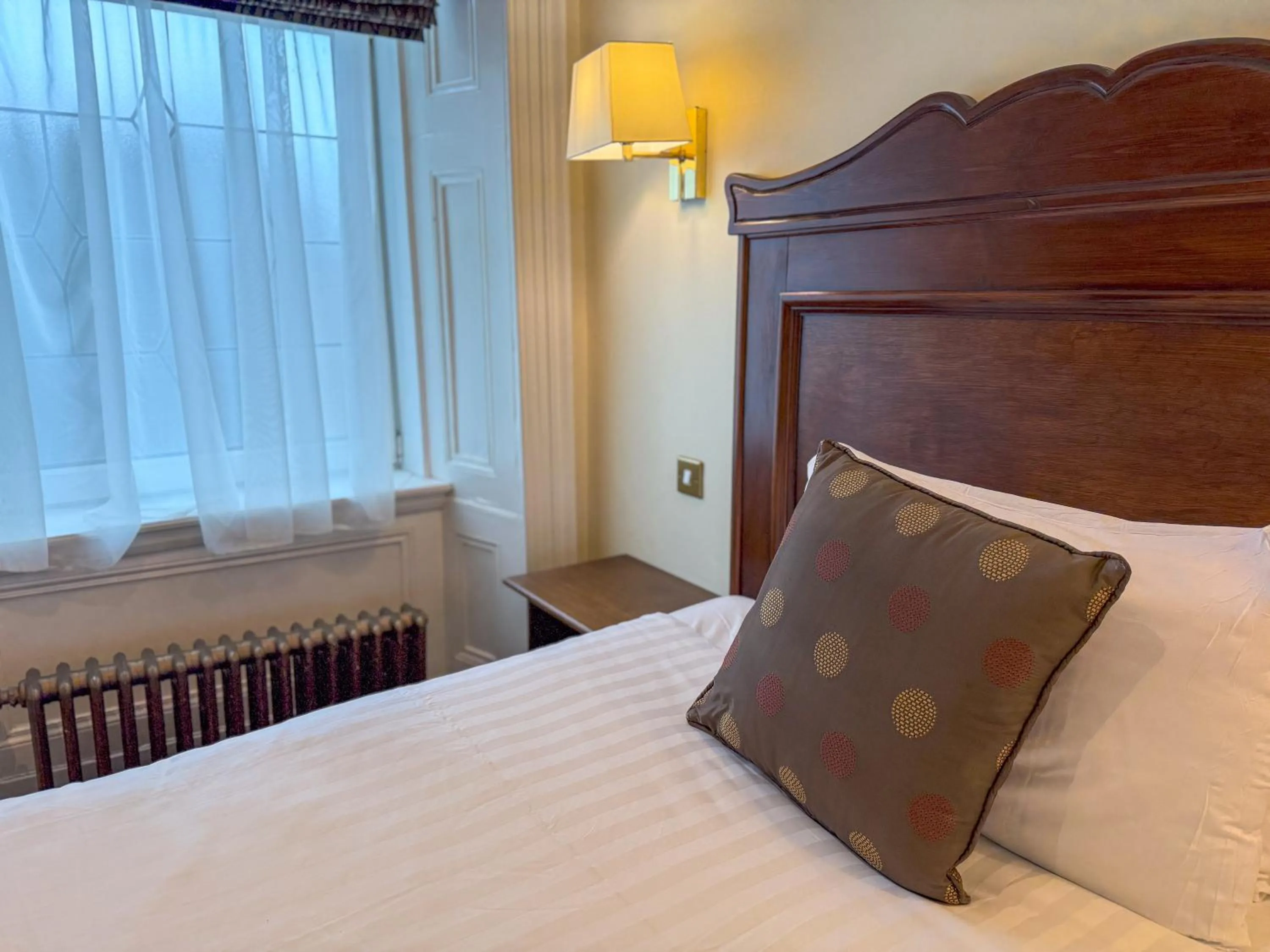 Bed in Aberdeen Douglas Hotel