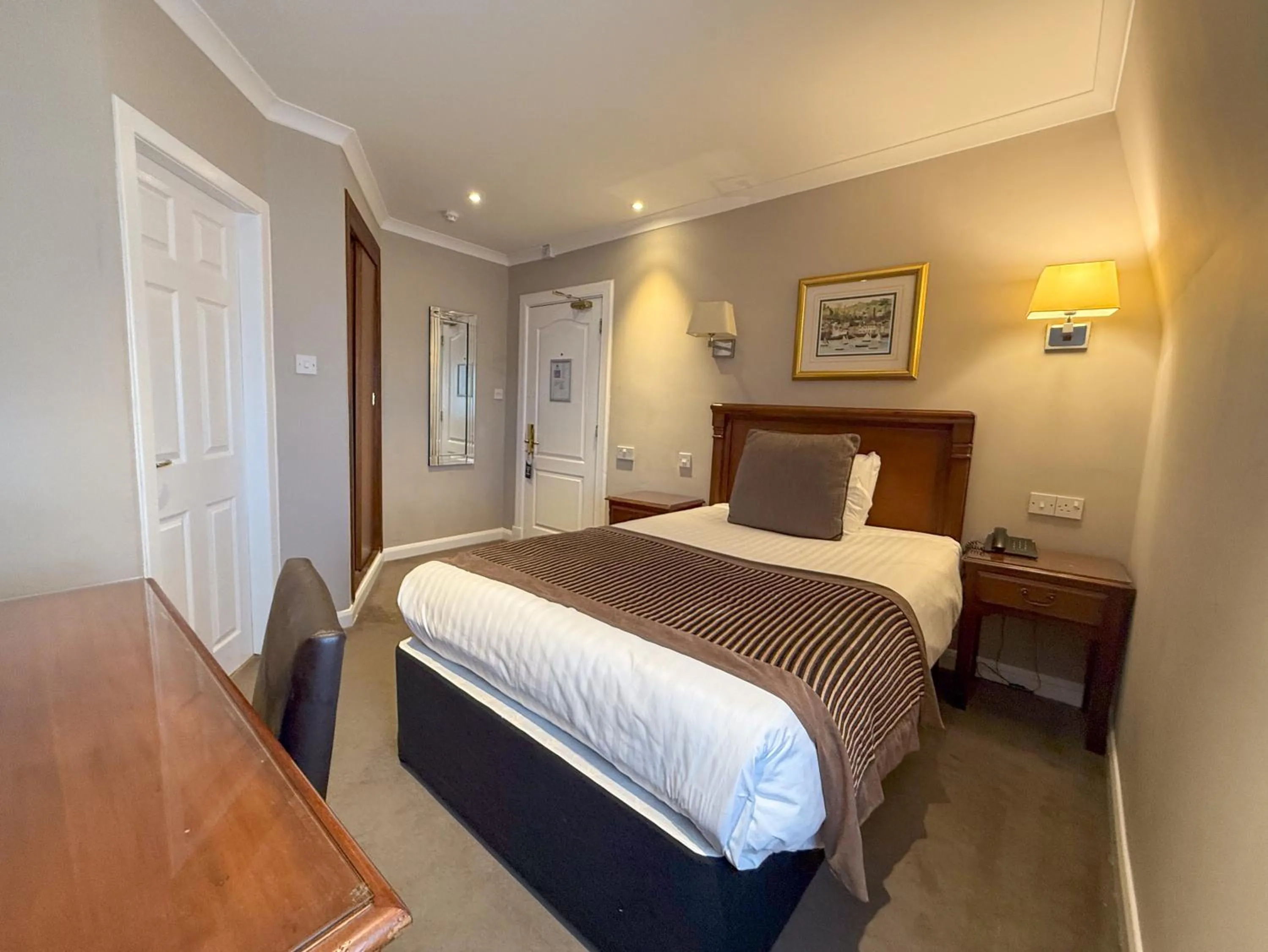 Bed in Aberdeen Douglas Hotel