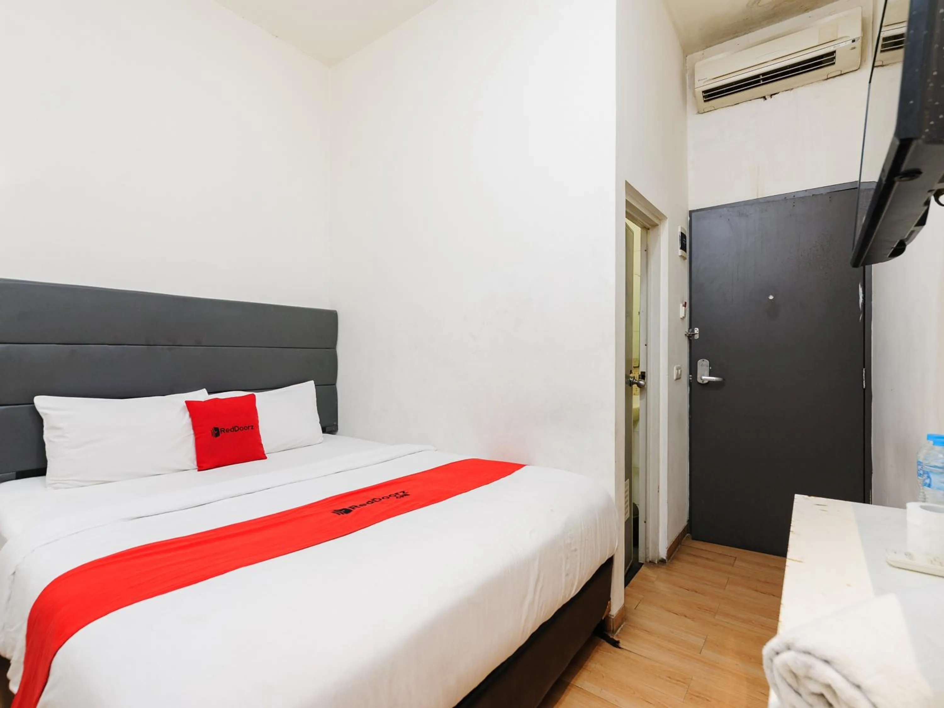 Bedroom, Bed in RedDoorz Plus @ Danau Sunter Utara