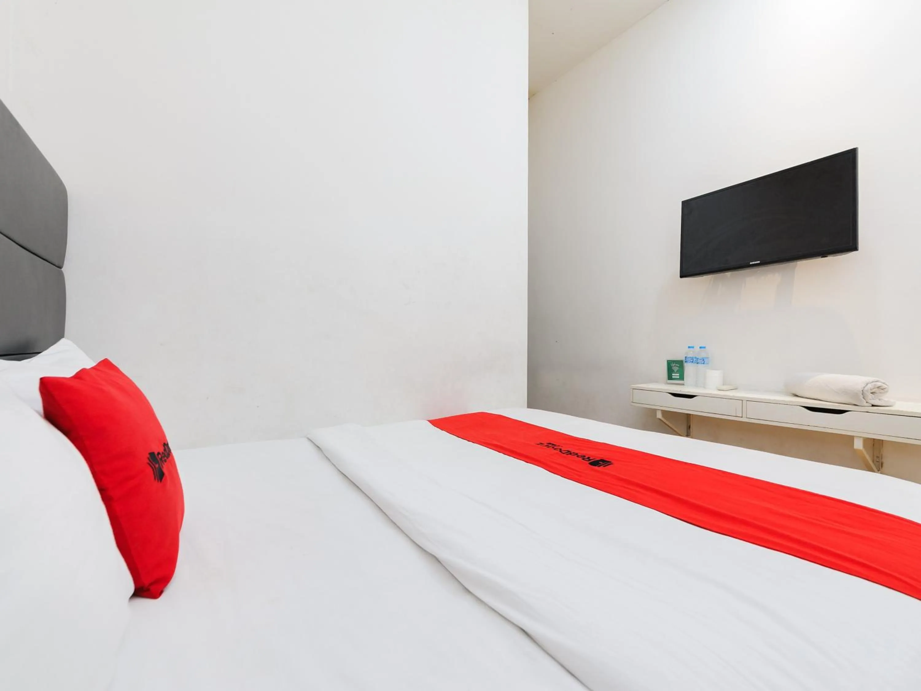 Bedroom in RedDoorz Plus @ Danau Sunter Utara