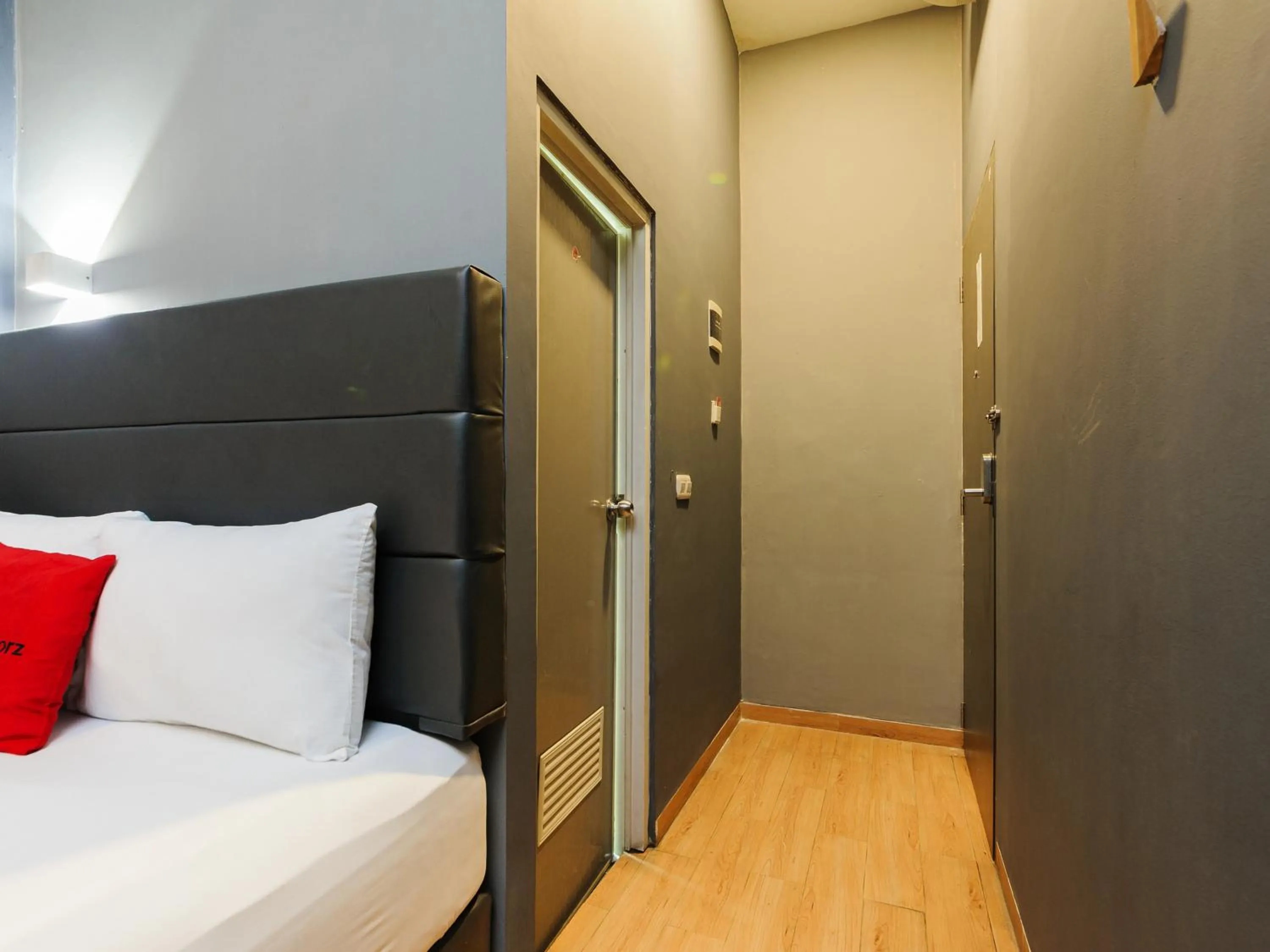 Bedroom, Bed in RedDoorz Plus @ Danau Sunter Utara