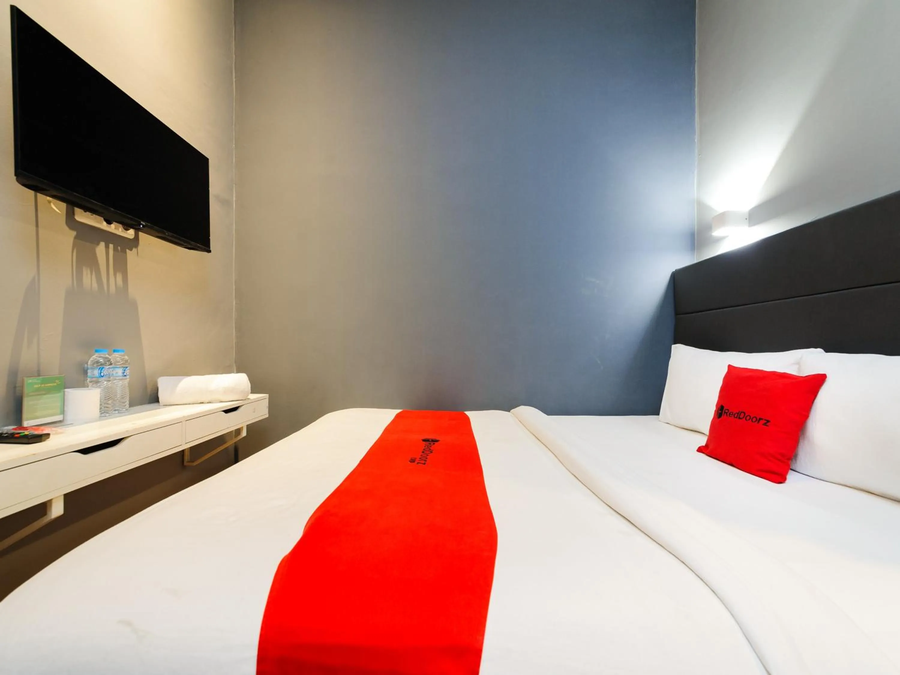 Bedroom, Bed in RedDoorz Plus @ Danau Sunter Utara