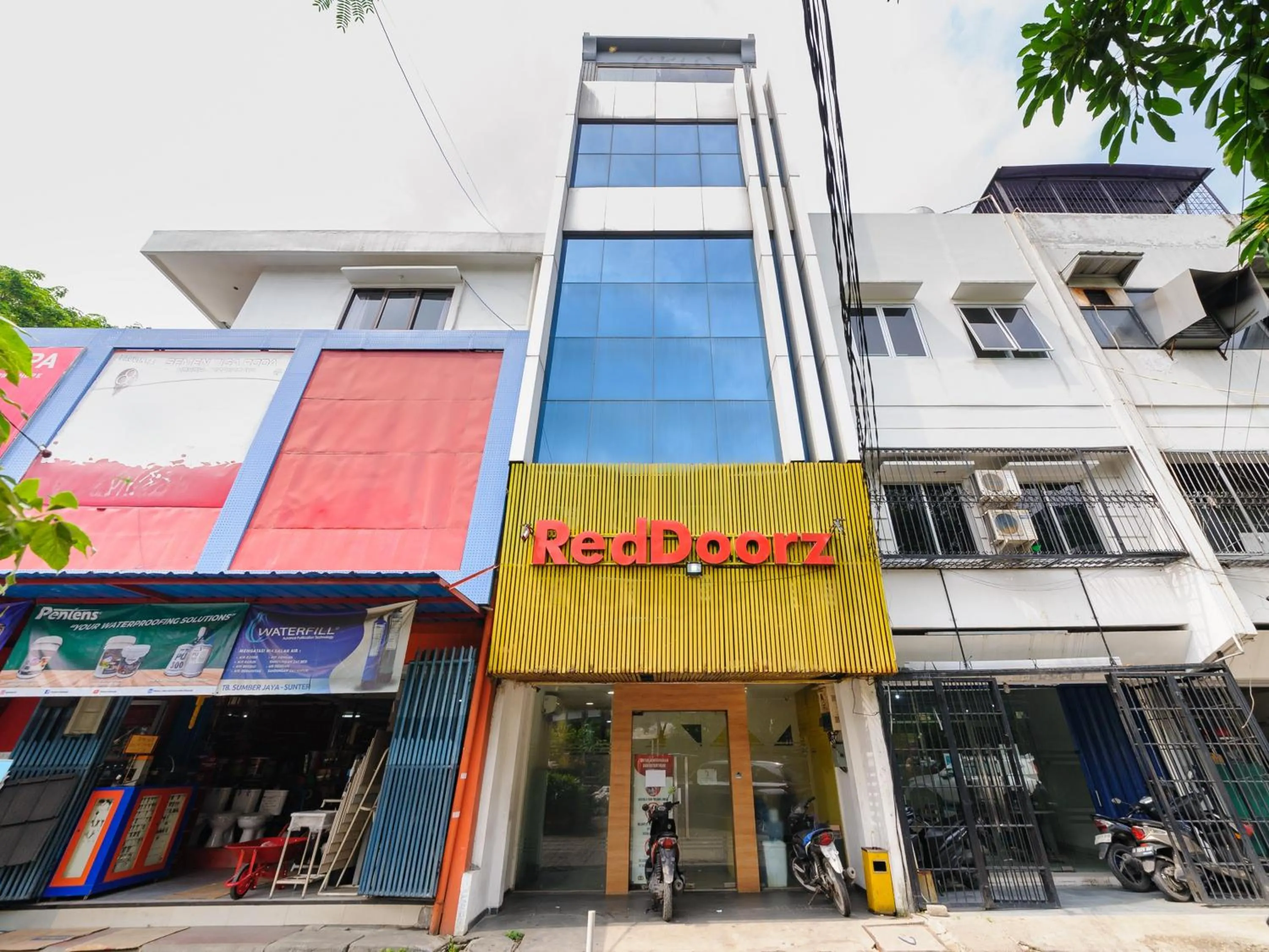 Facade/entrance in RedDoorz Plus @ Danau Sunter Utara