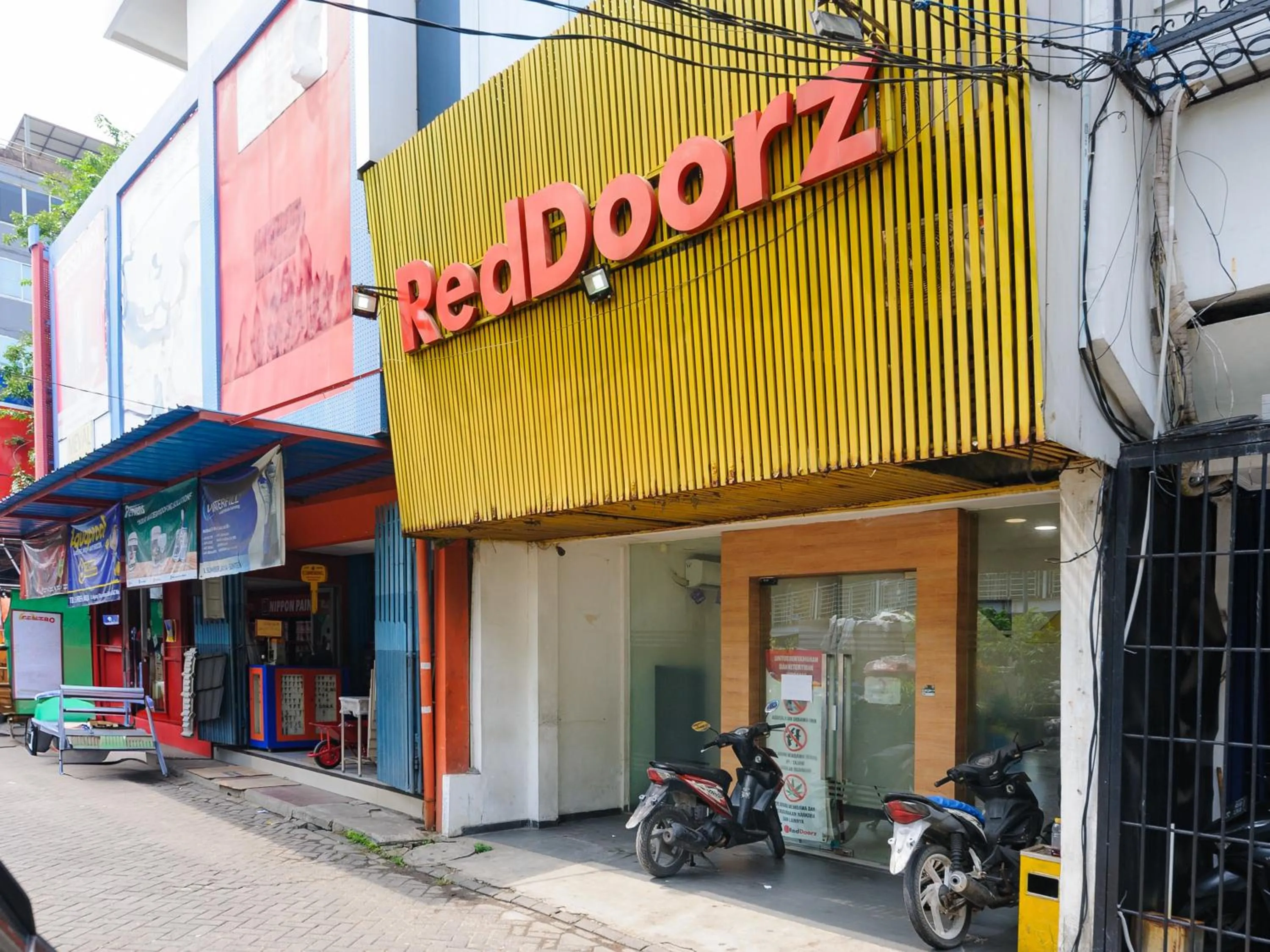 Facade/entrance in RedDoorz Plus @ Danau Sunter Utara
