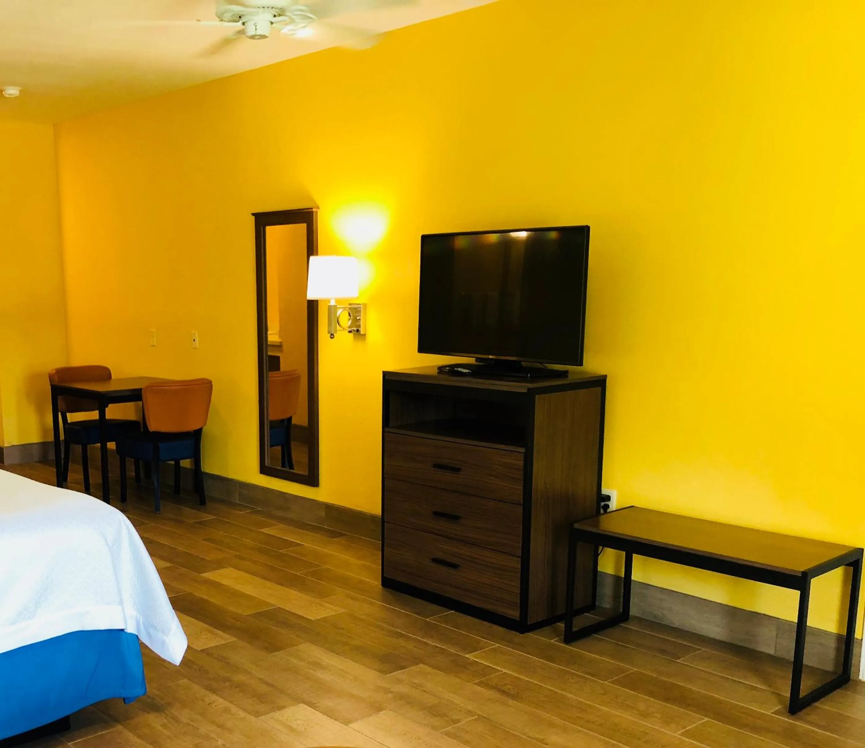 Other, Bed in Days Inn by Wyndham Port Aransas TX