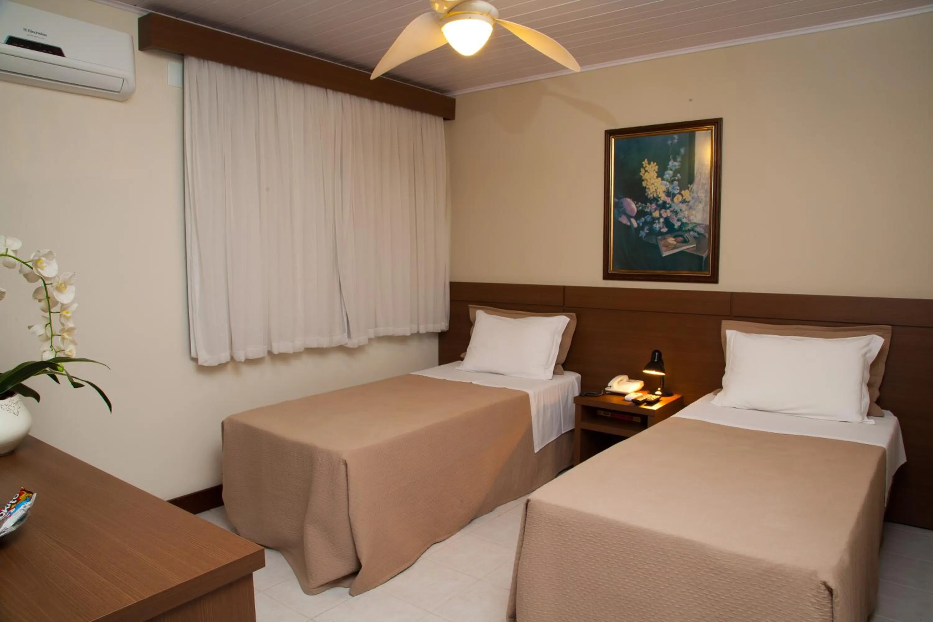 Photo of the whole room, Bed in Príncipe Hotel