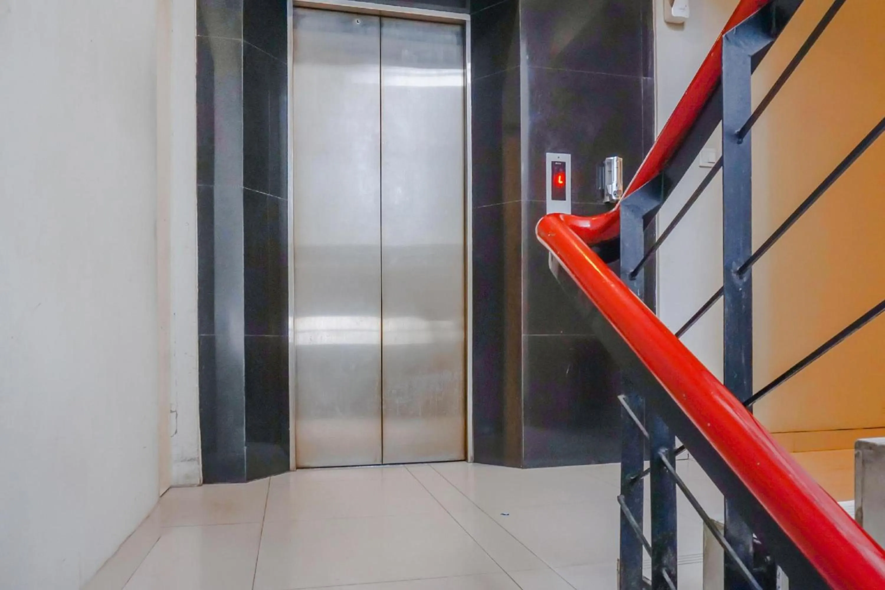 elevator in Collection O Hotel Antara