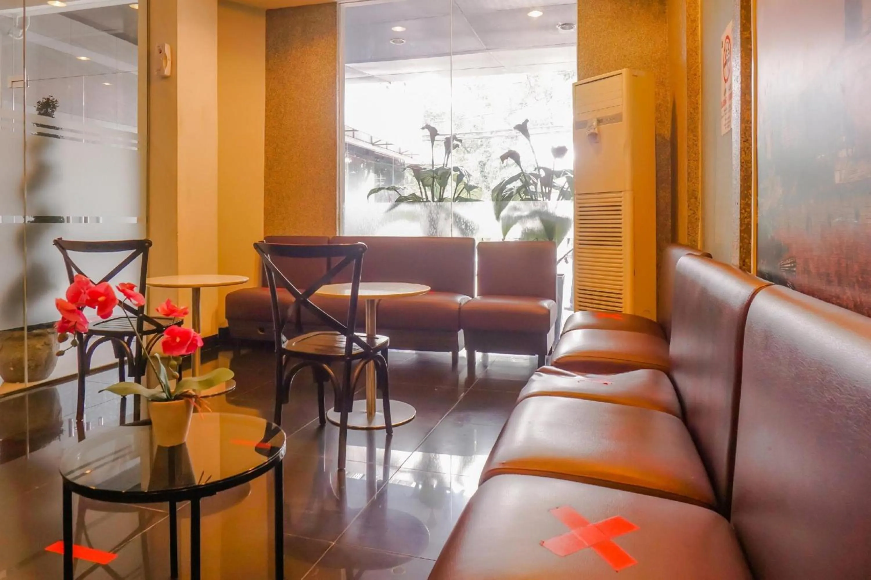 Seating area in Collection O Hotel Antara