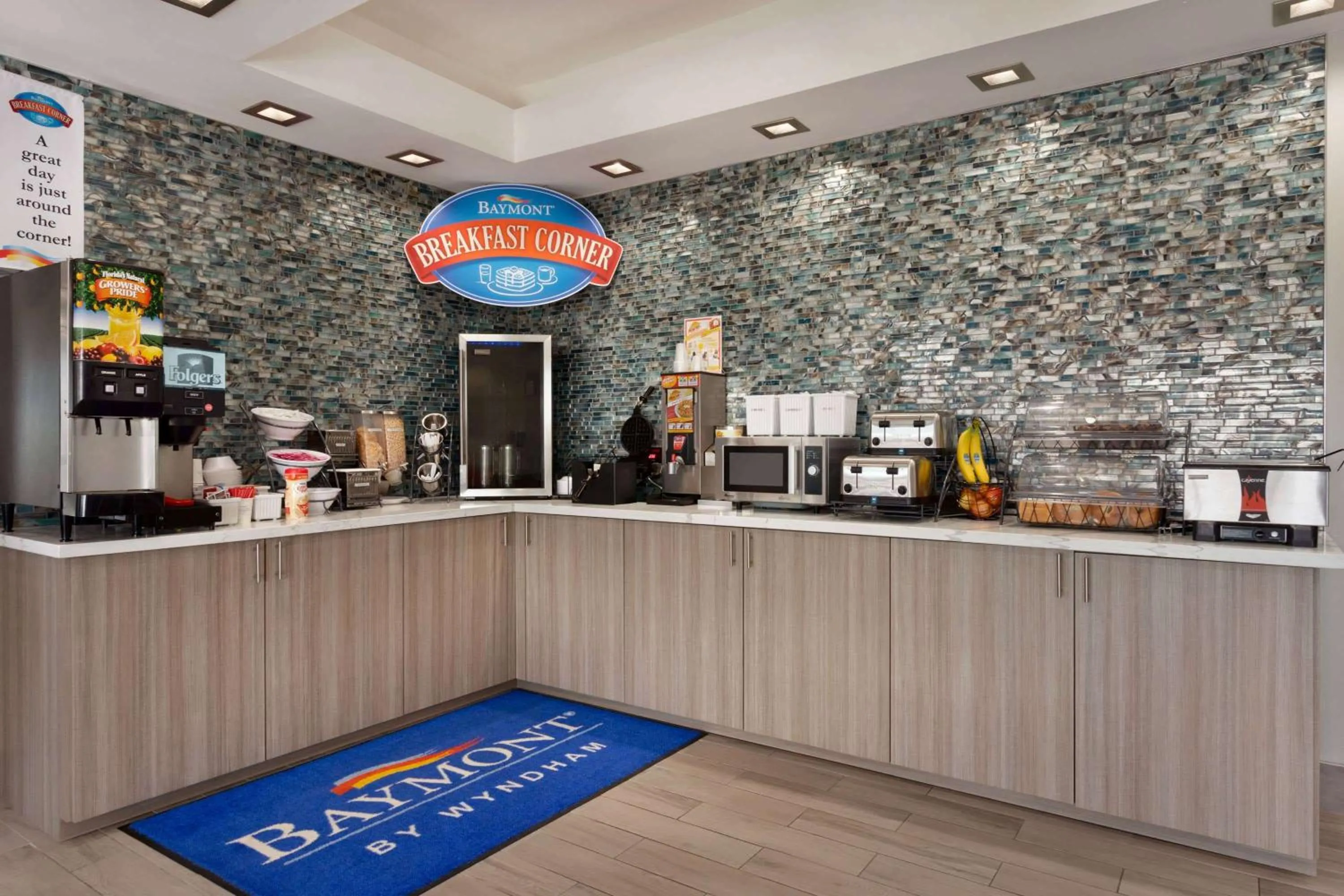 Restaurant/places to eat in Baymont Inn & Suites Shawnee