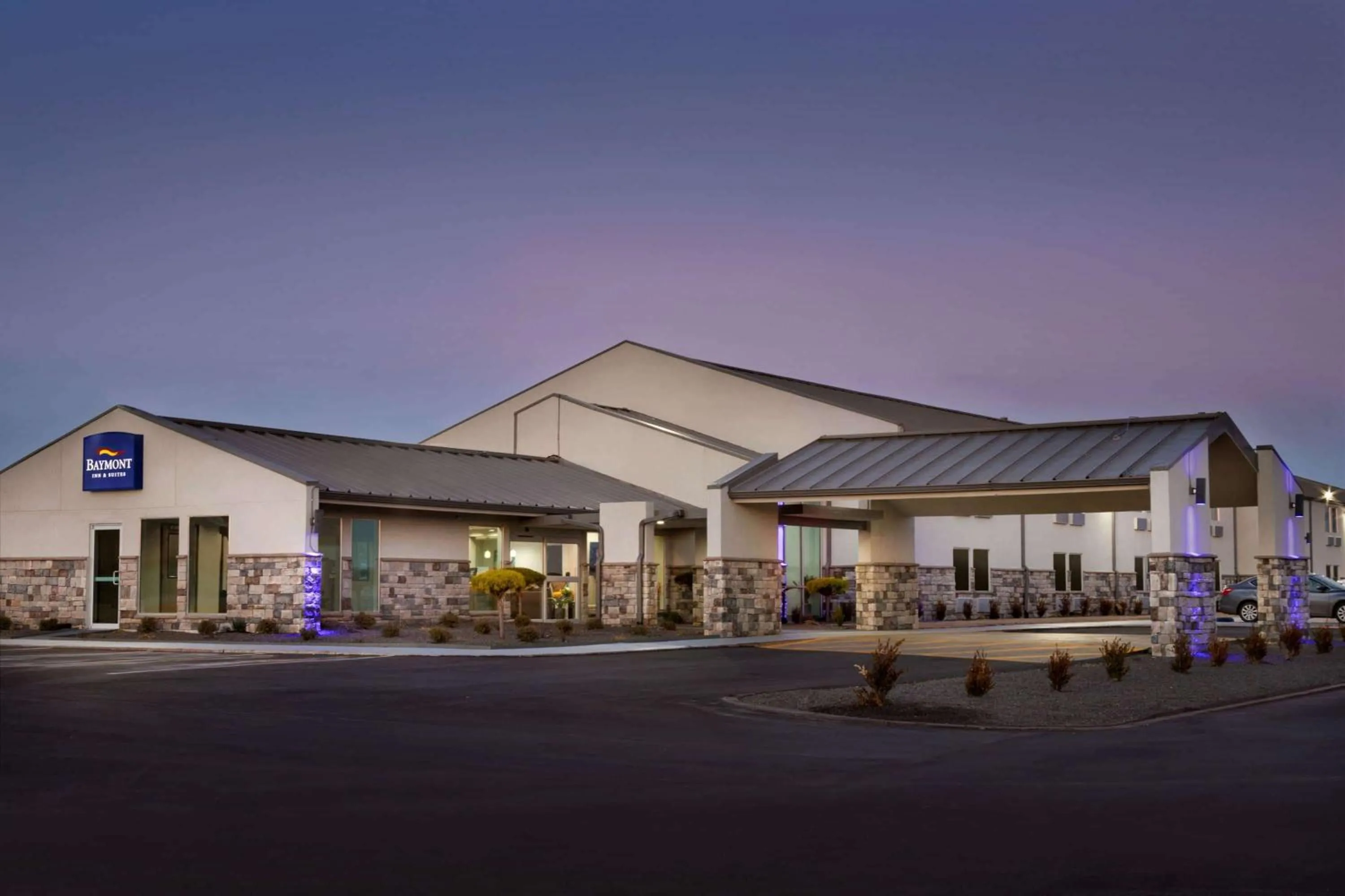Property building in Baymont Inn & Suites Shawnee