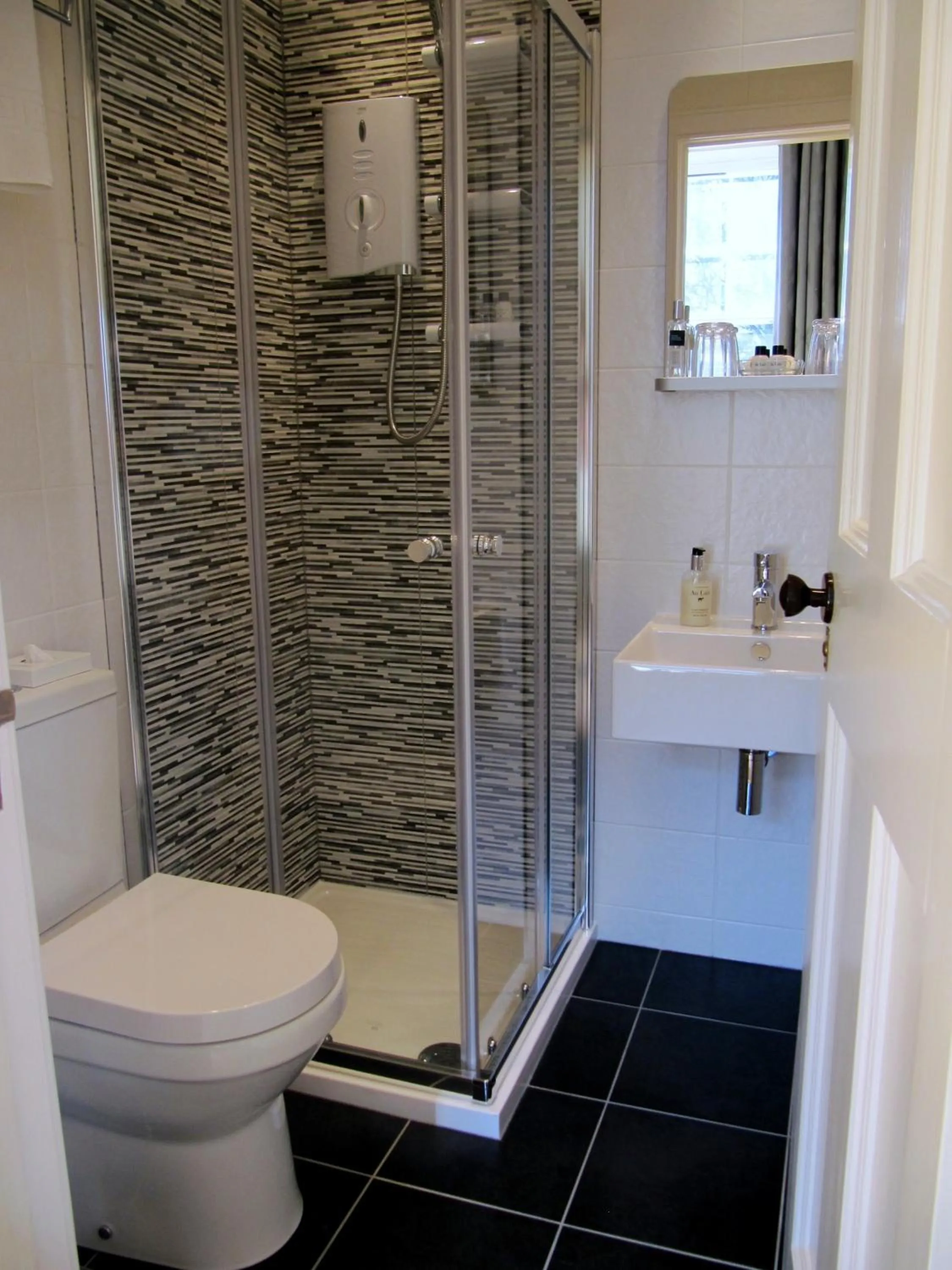 Bathroom in No 5 Pilmour