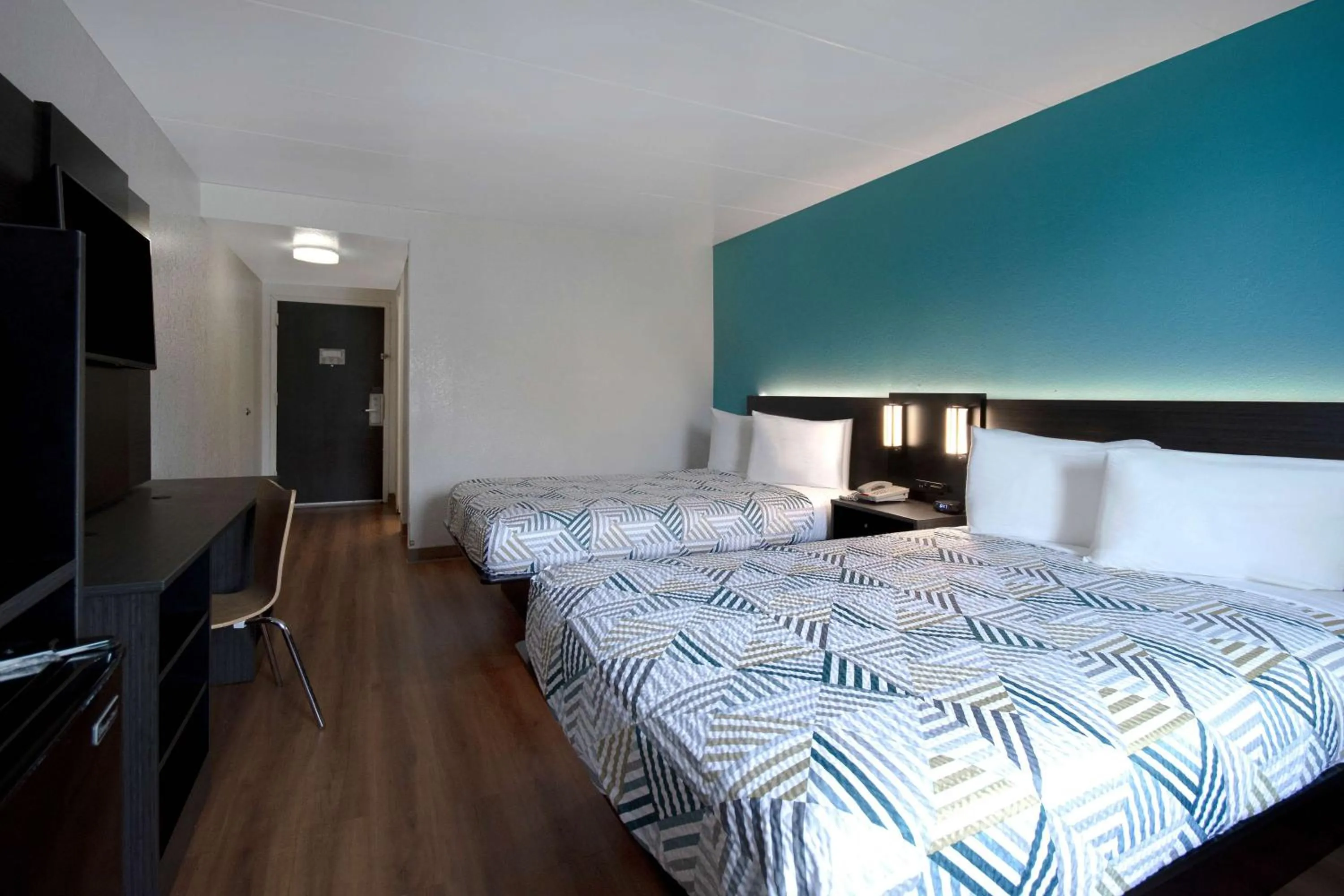 Photo of the whole room, Bed in Motel 6-Merrillville, IN