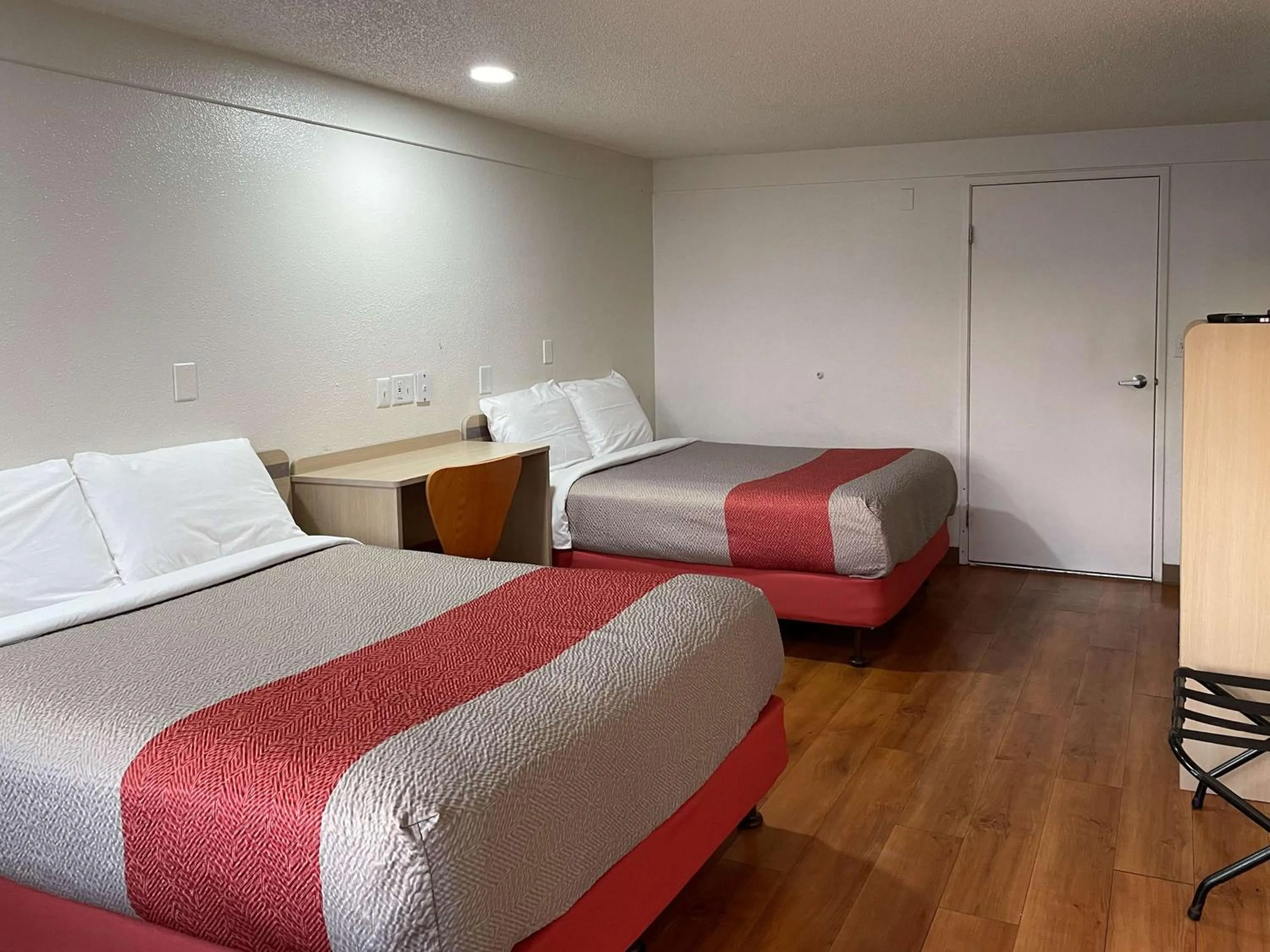 Bedroom, Bed in Motel 6 Hagerstown MD